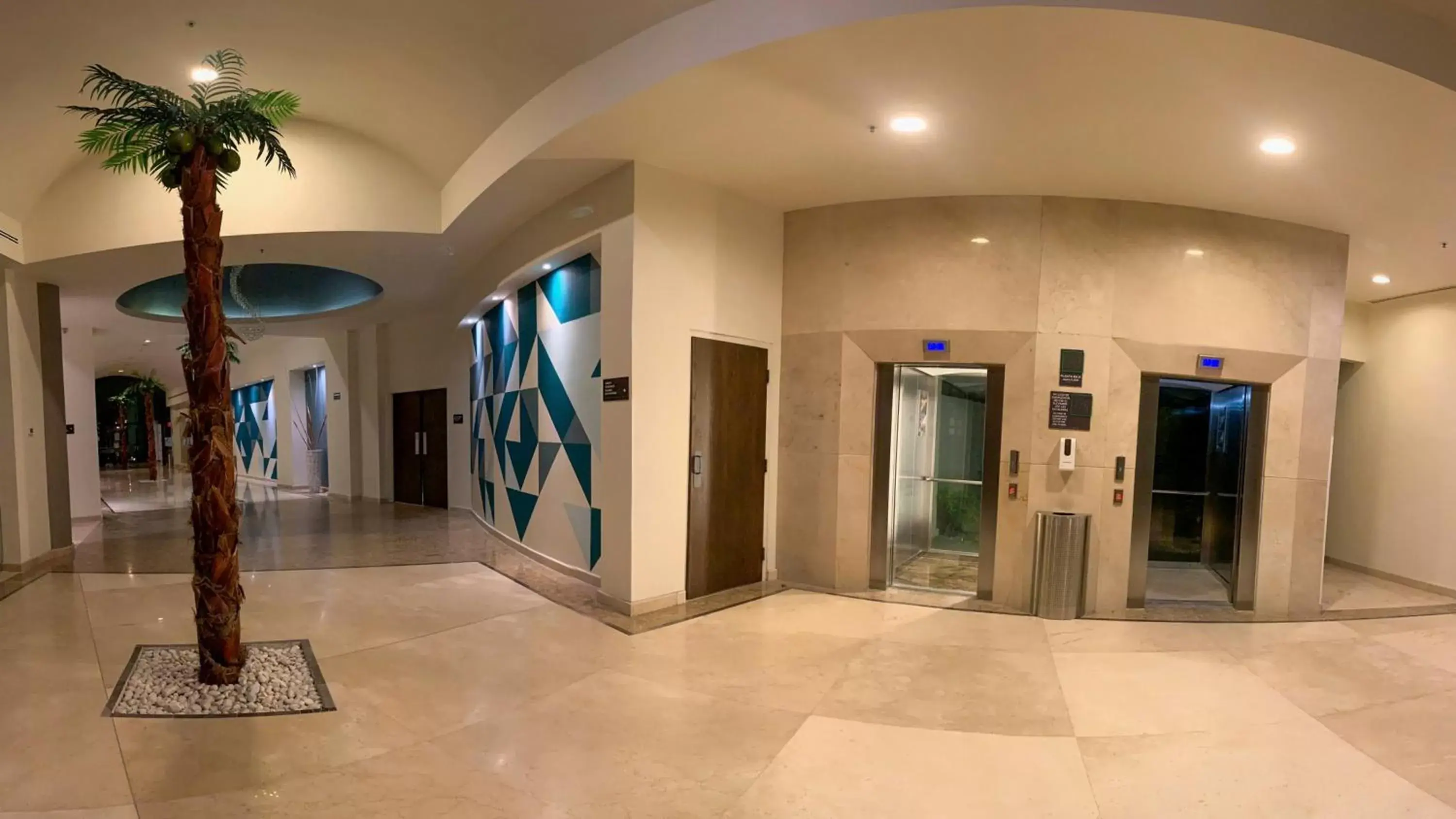 Property building, Lobby/Reception in Holiday Inn Tuxpan - Convention Center, an IHG Hotel