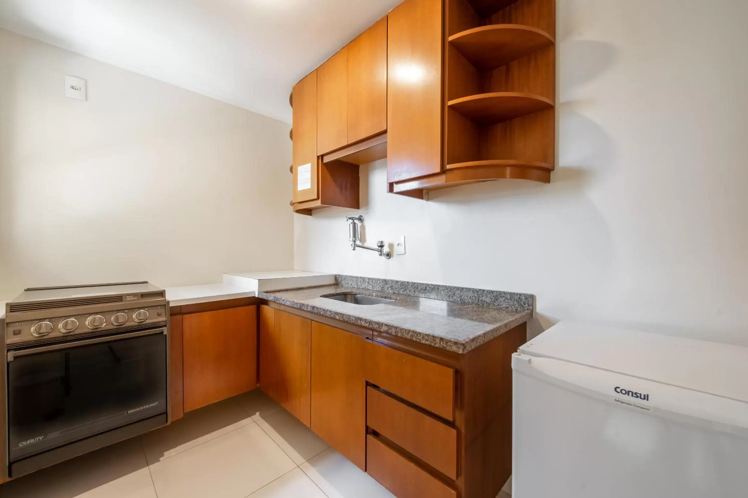 Kitchen or kitchenette, Kitchen/Kitchenette in Capital O Park Tower, Campinas