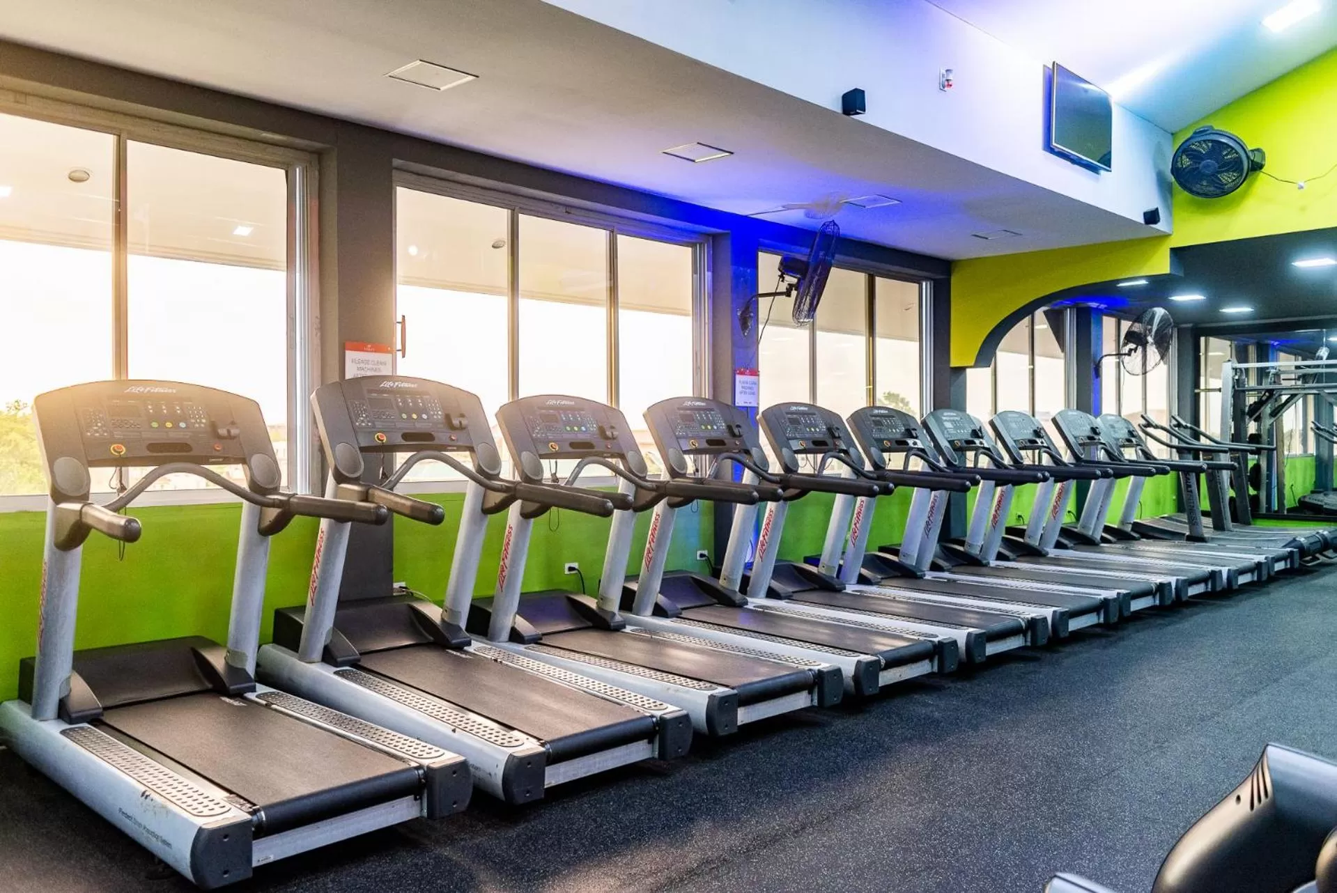 Fitness Center/Facilities in Status International Hotel