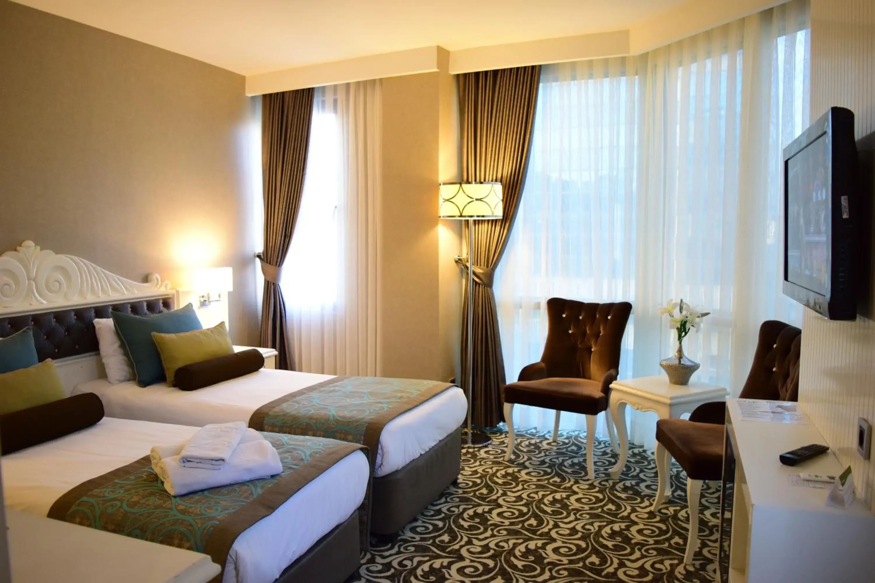 Shower, Bed in Taksim Line Hotel