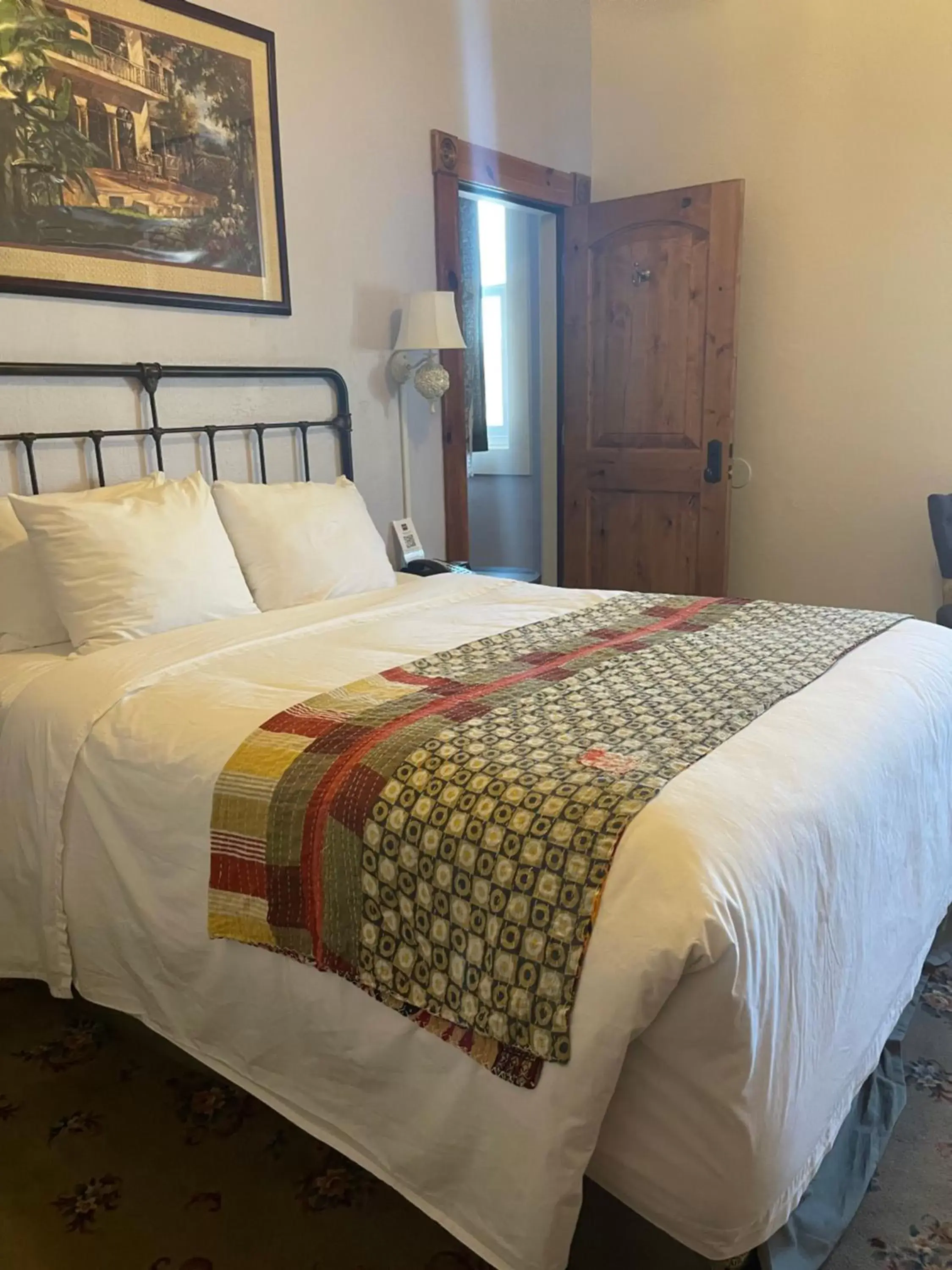 Bed in Hotel Sutter Bed in Hotel Sutter