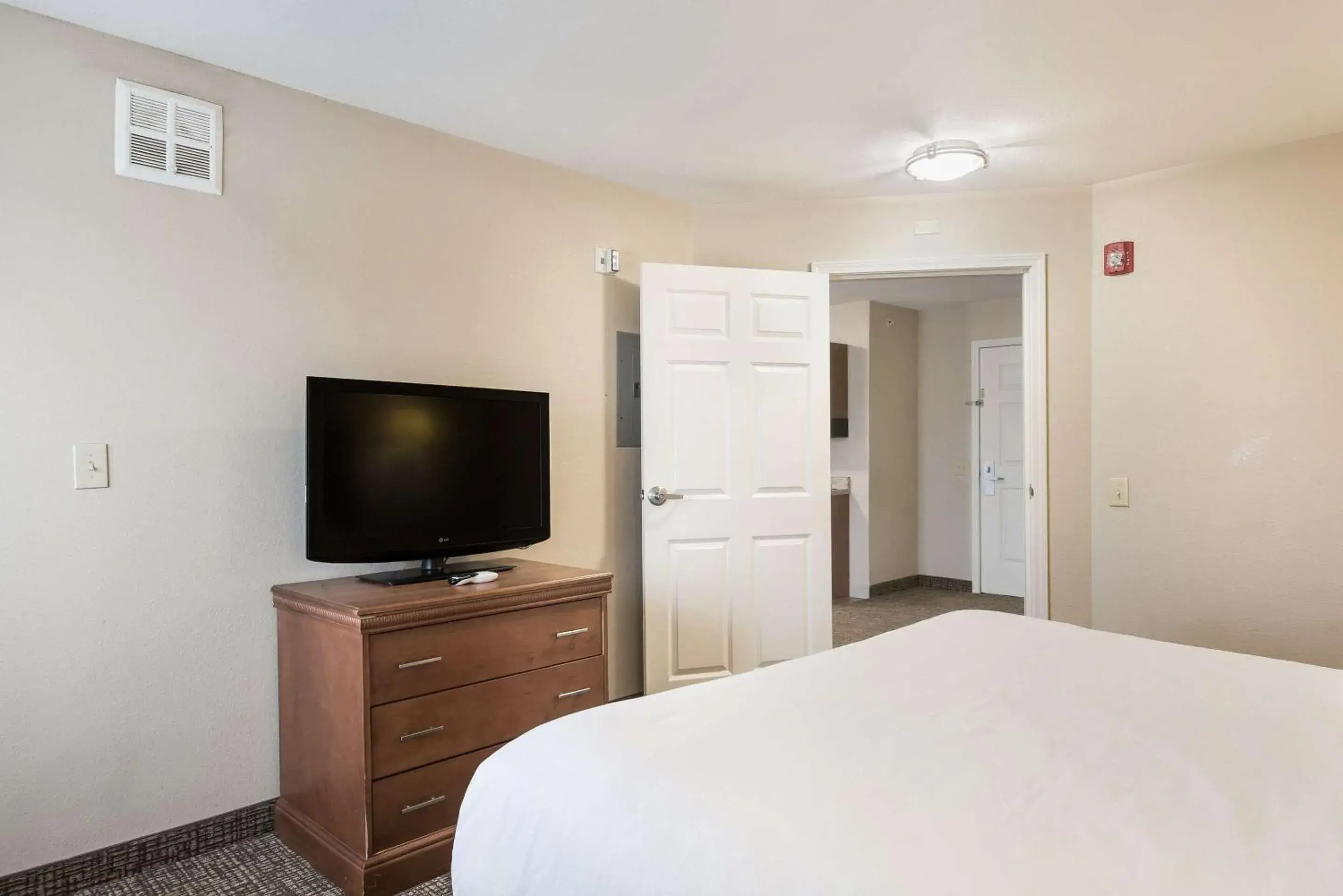 Bedroom, TV/Entertainment Center in Suburban Studios Waterloo