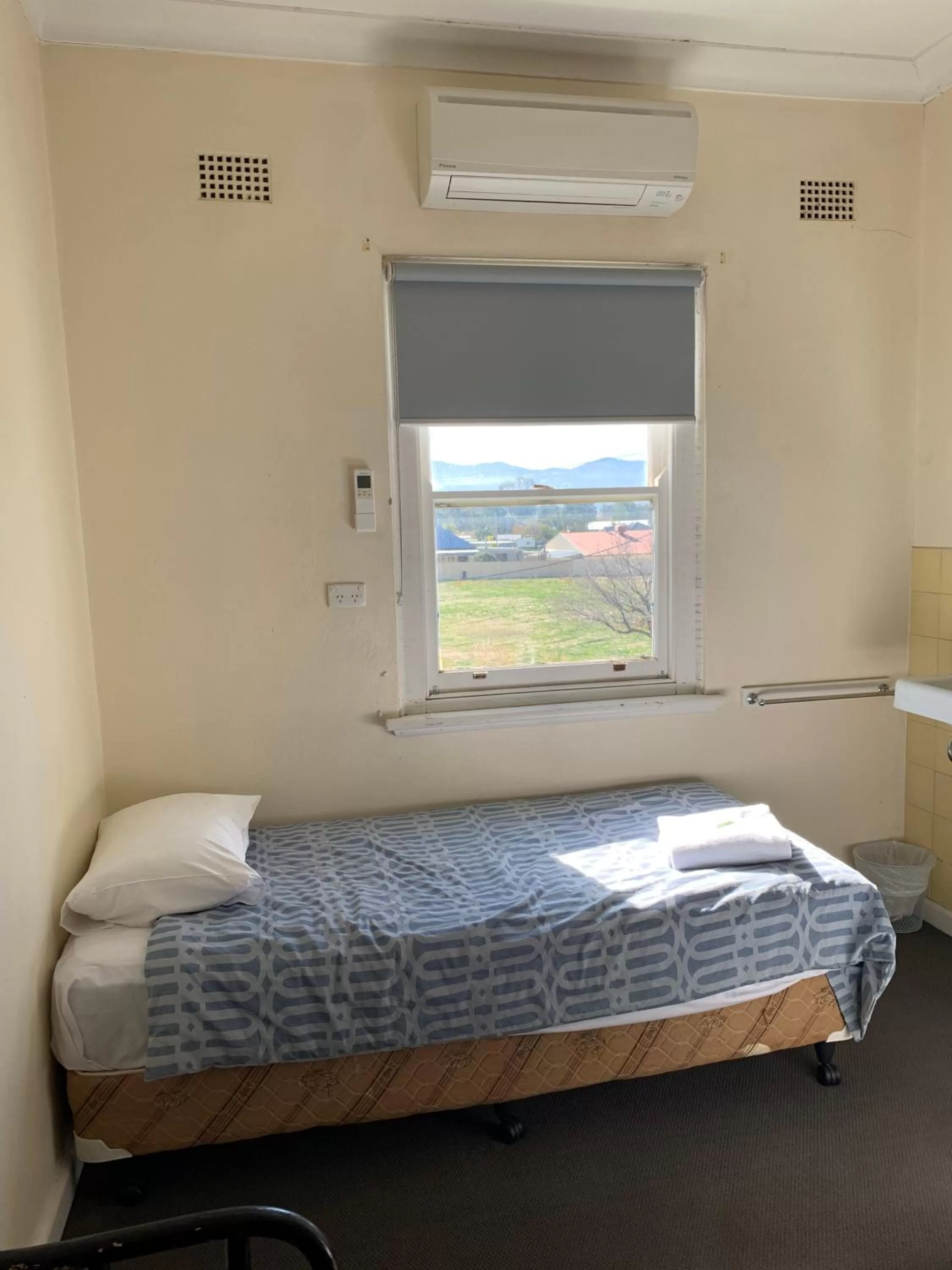 Bed in Kootingal Hotel