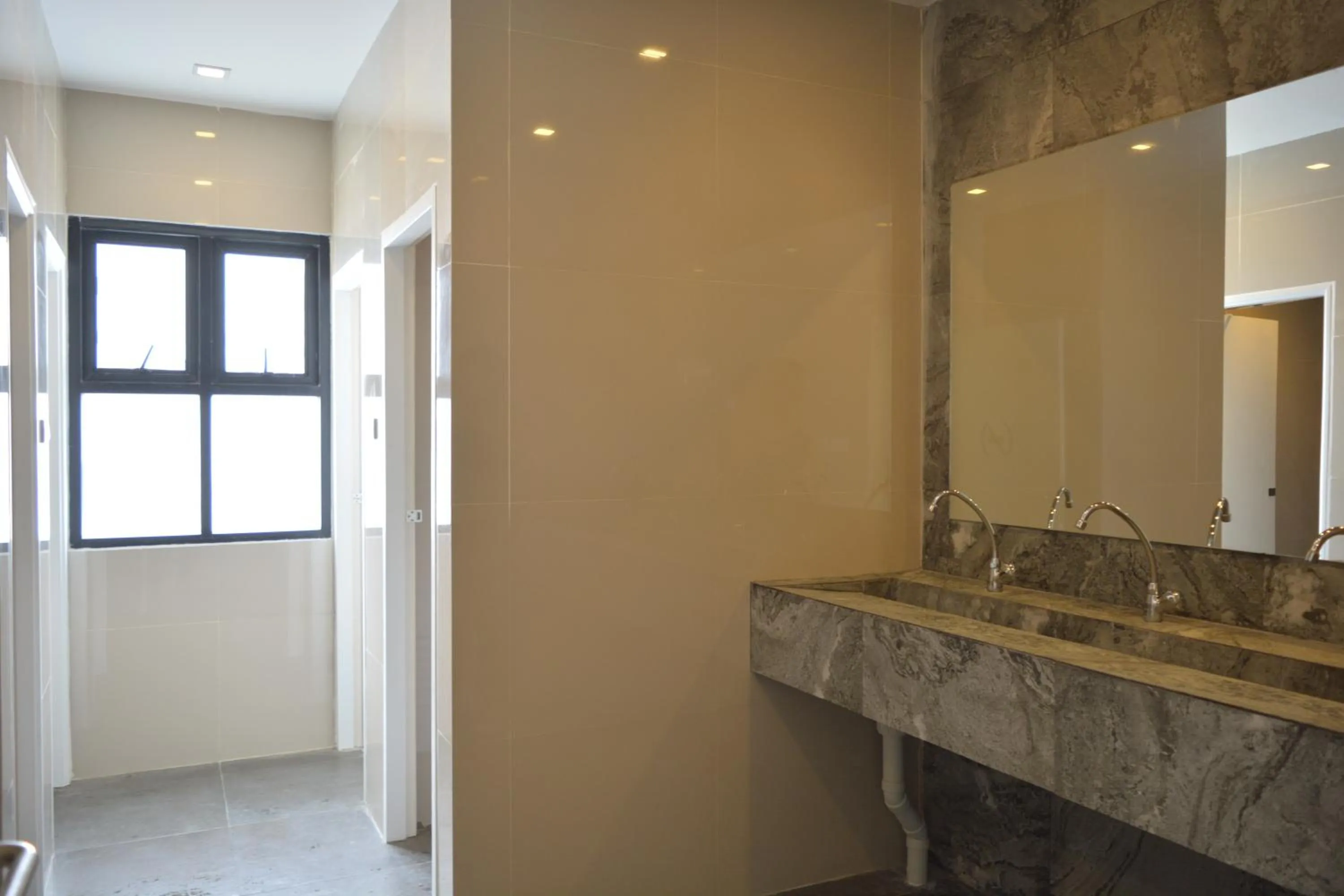 Toilet in Rezt Bangkok