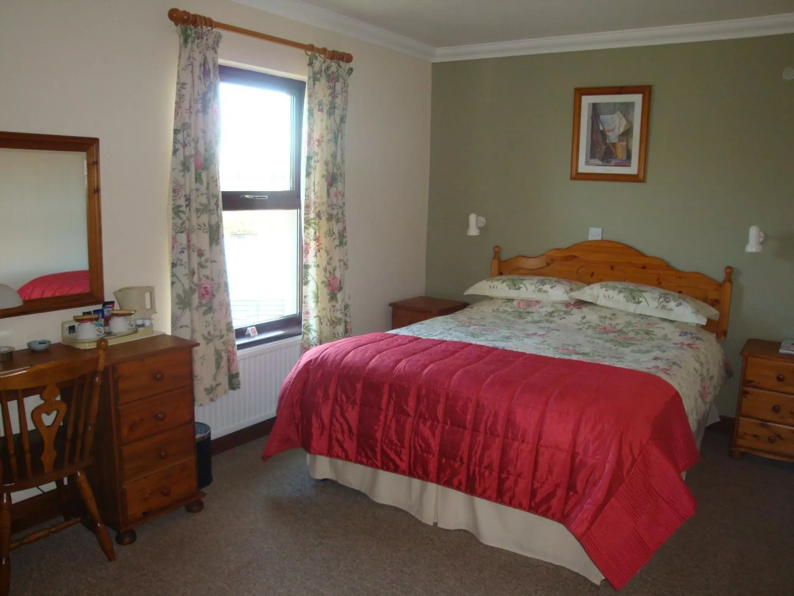 Photo of the whole room, Bed in Corrigans Shore House