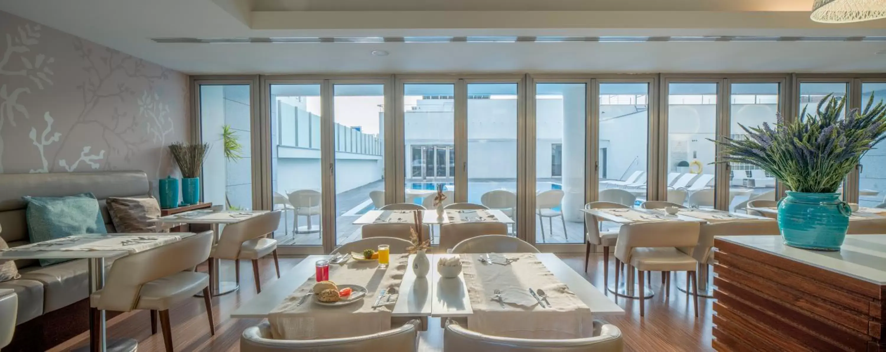 Restaurant/places to eat in NH Coimbra Dona Ines Restaurant/places to eat in NH Coimbra Dona Ines