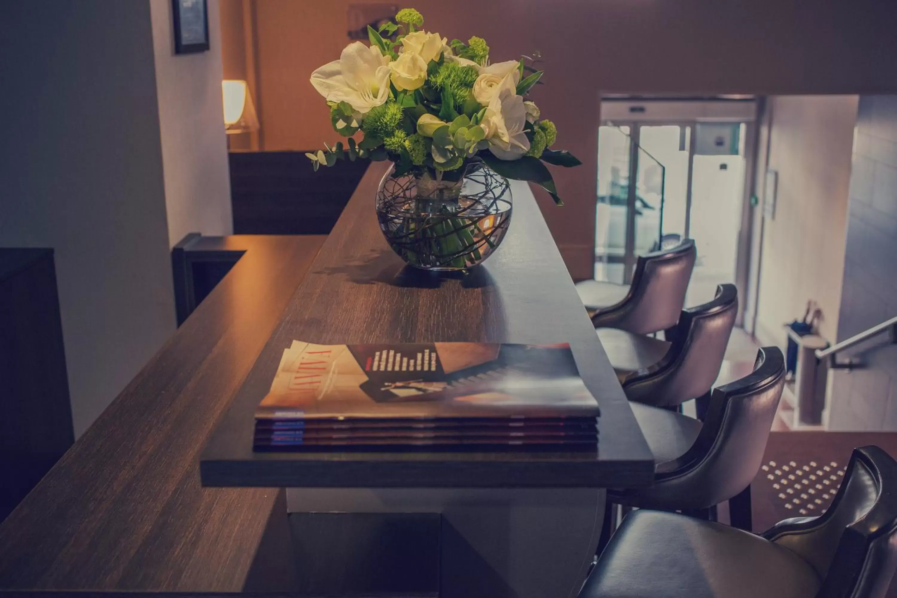 Lounge or bar in Best Western Plus Richelieu Lounge or bar in Best Western Plus Richelieu