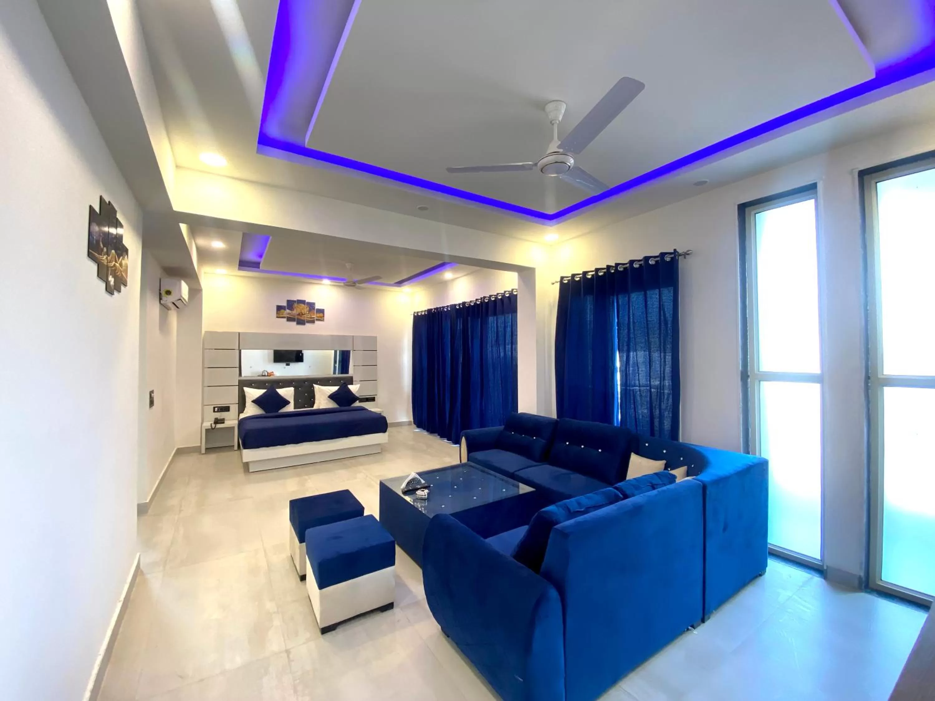Bedroom, Seating Area in The Metro Stay By F9 Hotels-Near Sector 18 Metro Station Noida