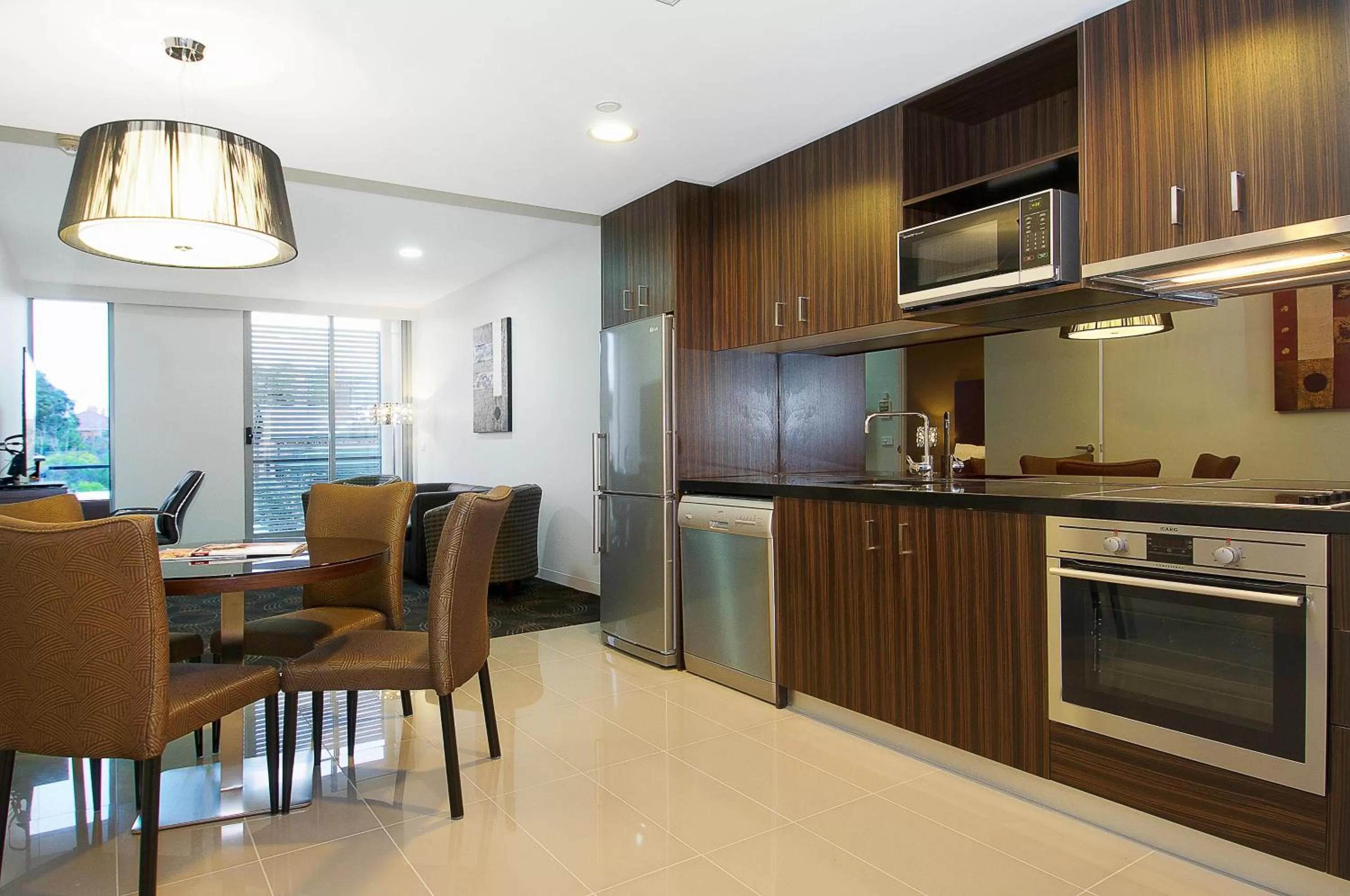 Two-Bedroom Executive Apartment in Hotel 115
