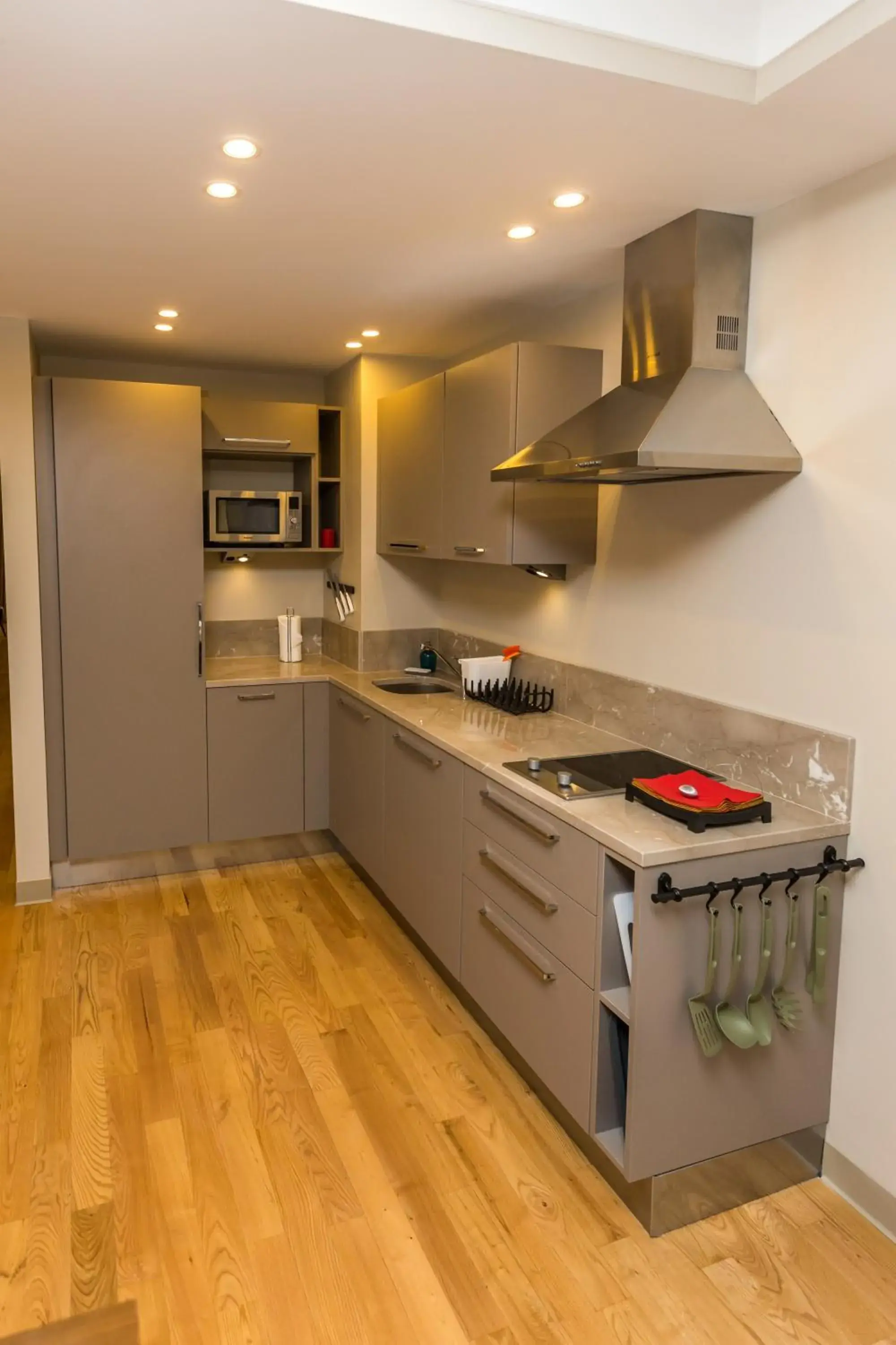 Photo of the whole room, Kitchen/Kitchenette in Keten Suites Taksim