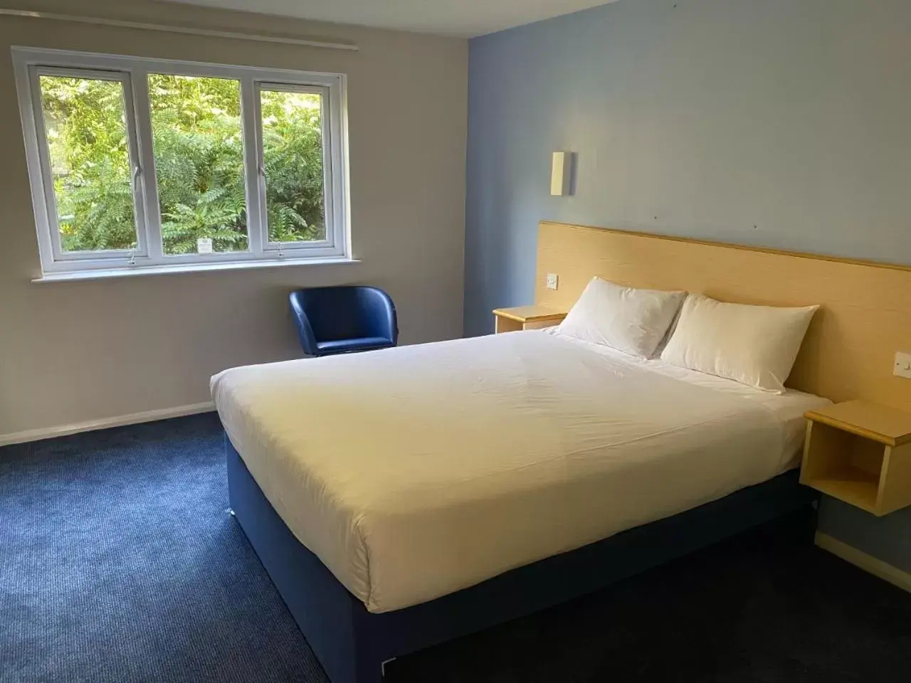 Bed in ibis budget Dundee Camperdown