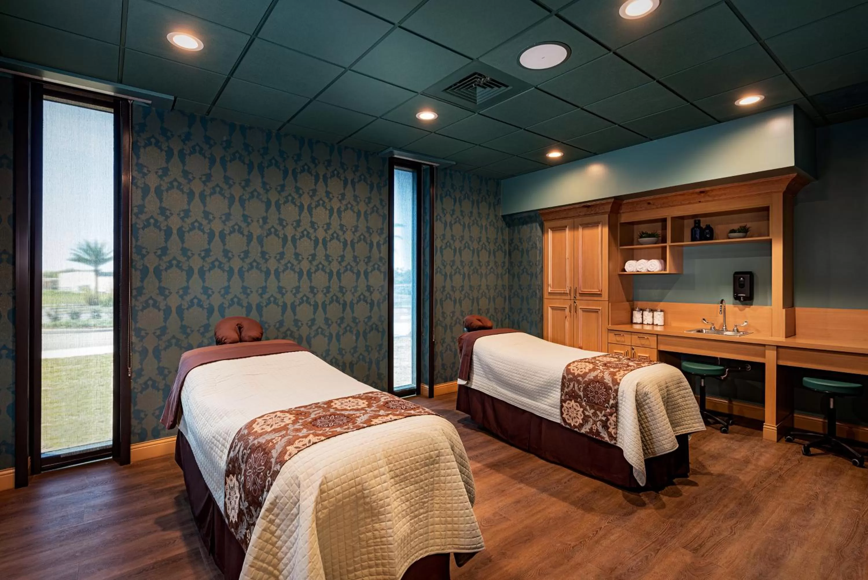 Massage, Bed in The Brownwood Hotel & Spa