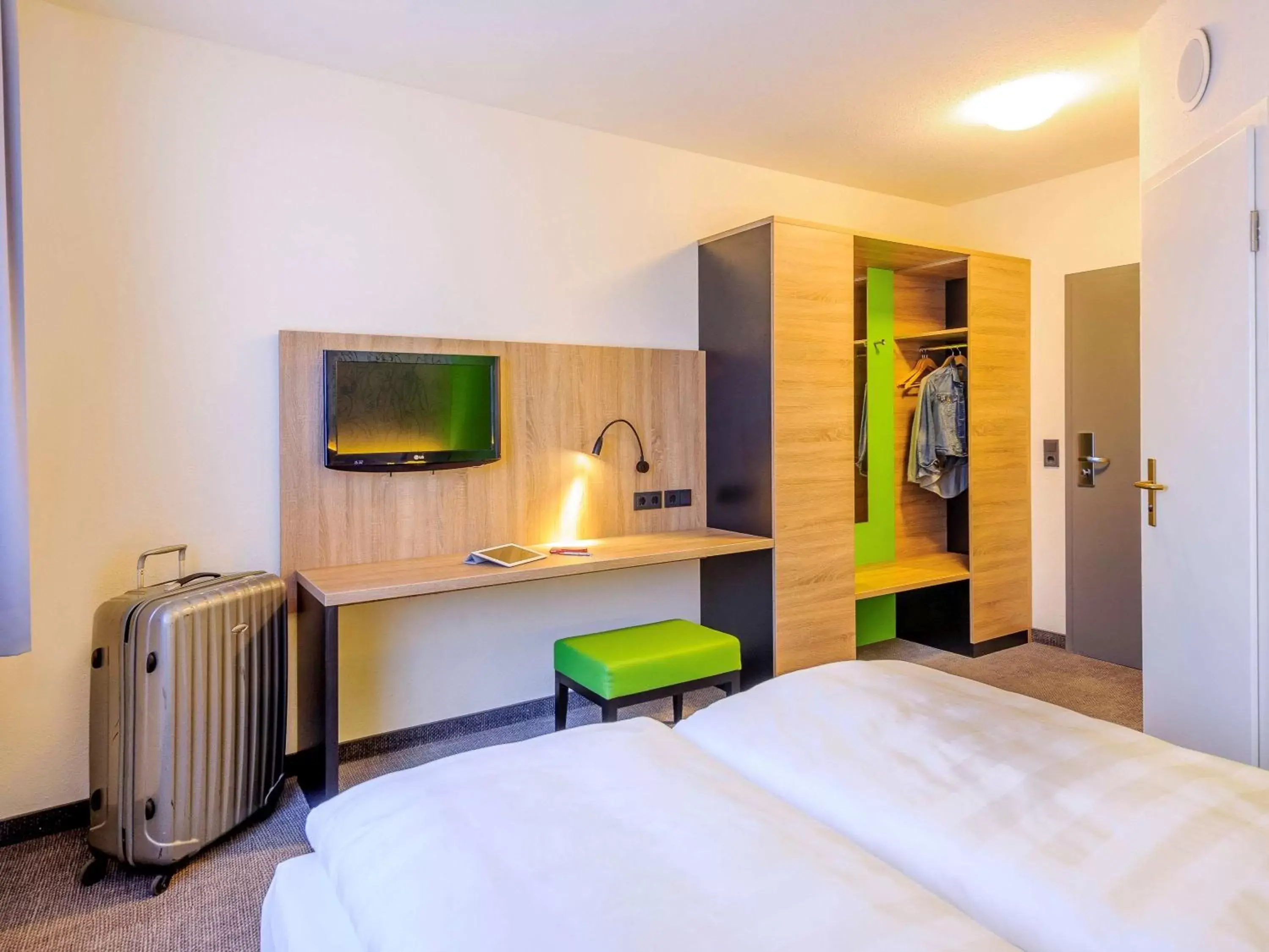 Photo of the whole room, Bed in ibis Styles Halle