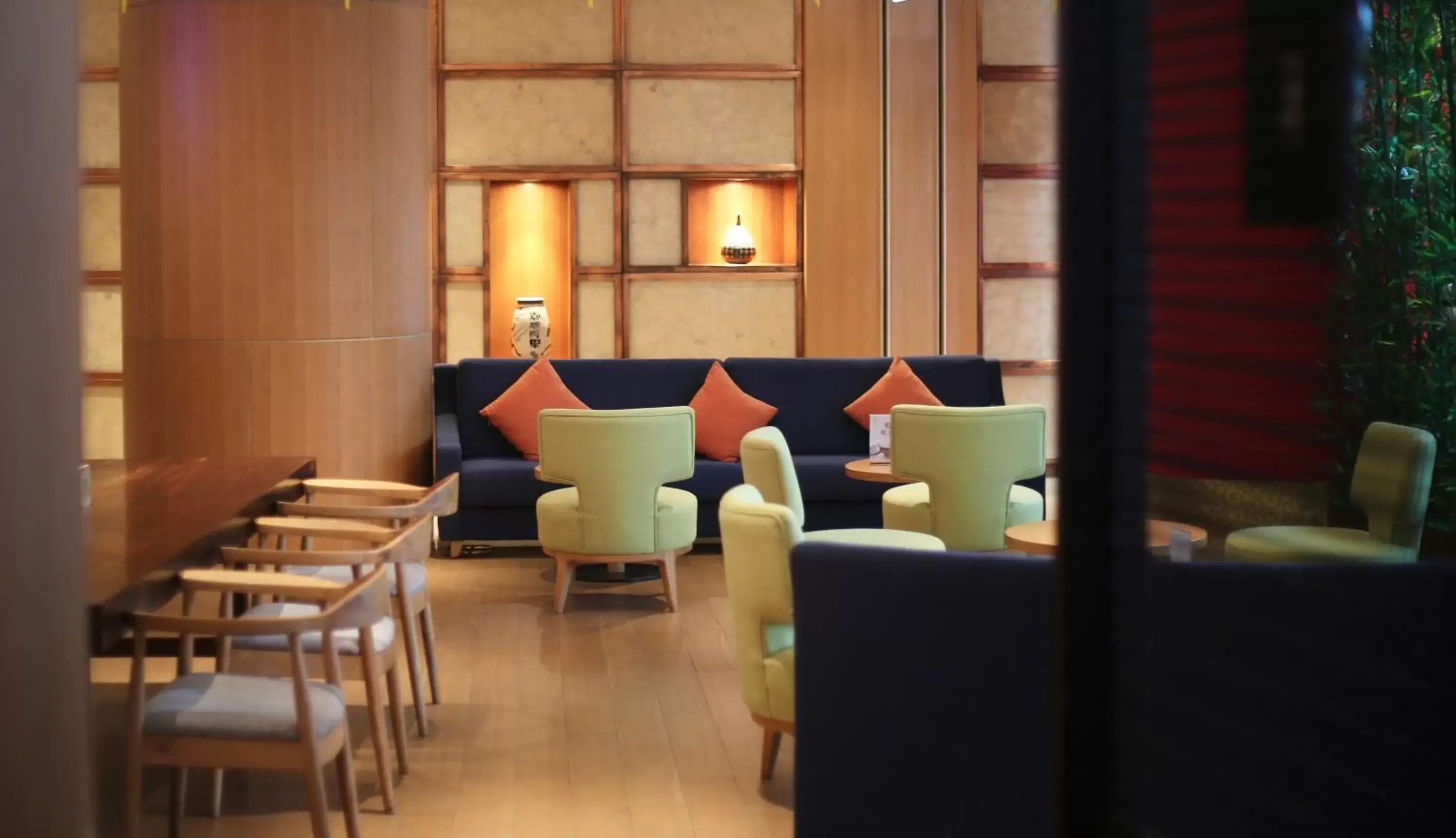 Restaurant/places to eat, Lounge/Bar in Crowne Plaza Zhuhai City Center, an IHG Hotel