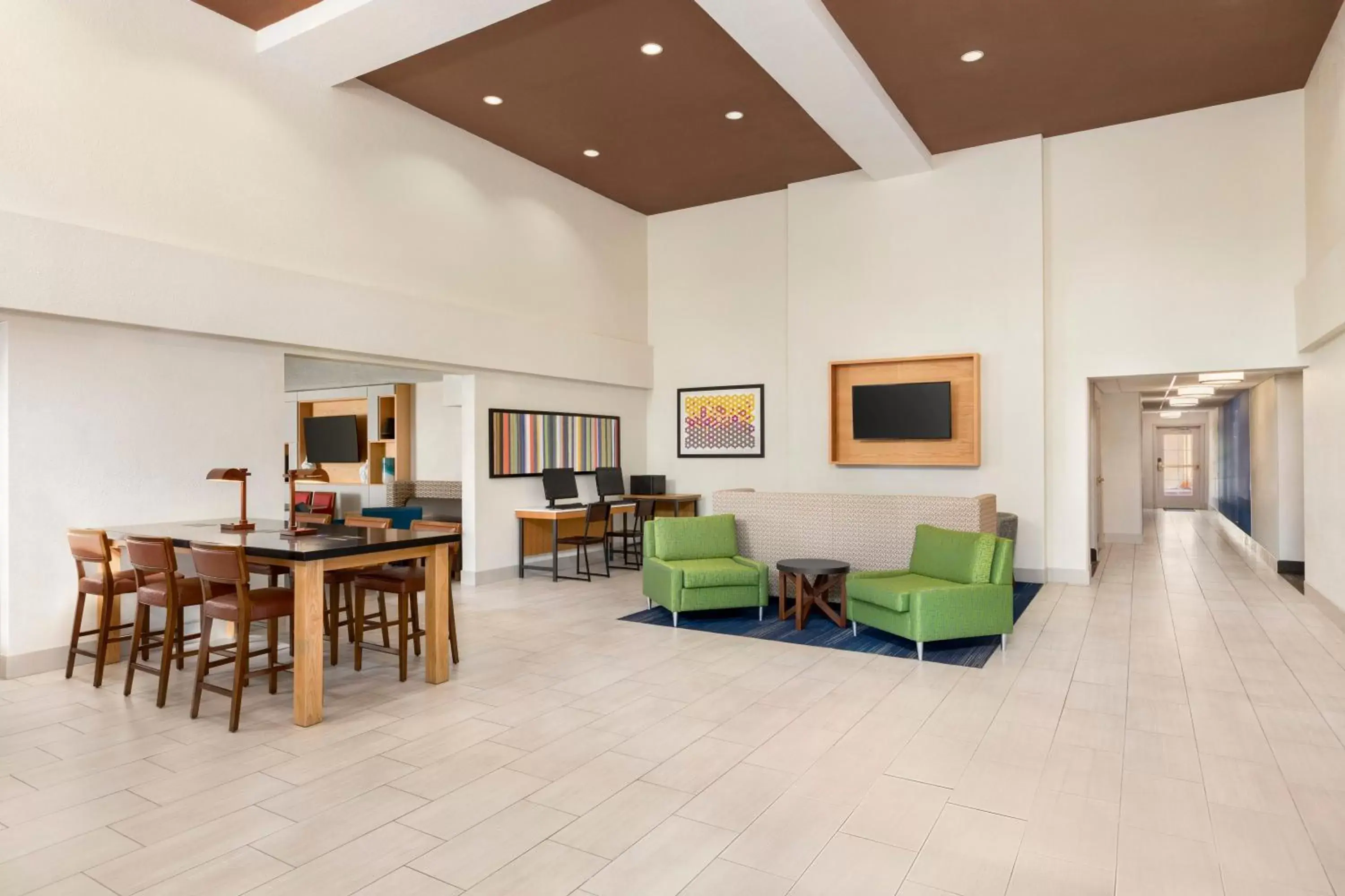 Lobby or reception, Seating Area in Holiday Inn Express & Suites Sarasota East, an IHG Hotel