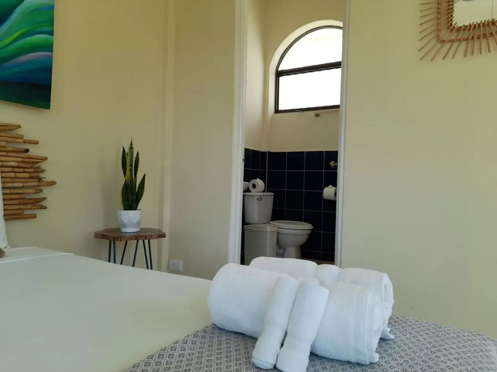 Bathroom, Bed in Zulu Surf Hotel Tamarindo