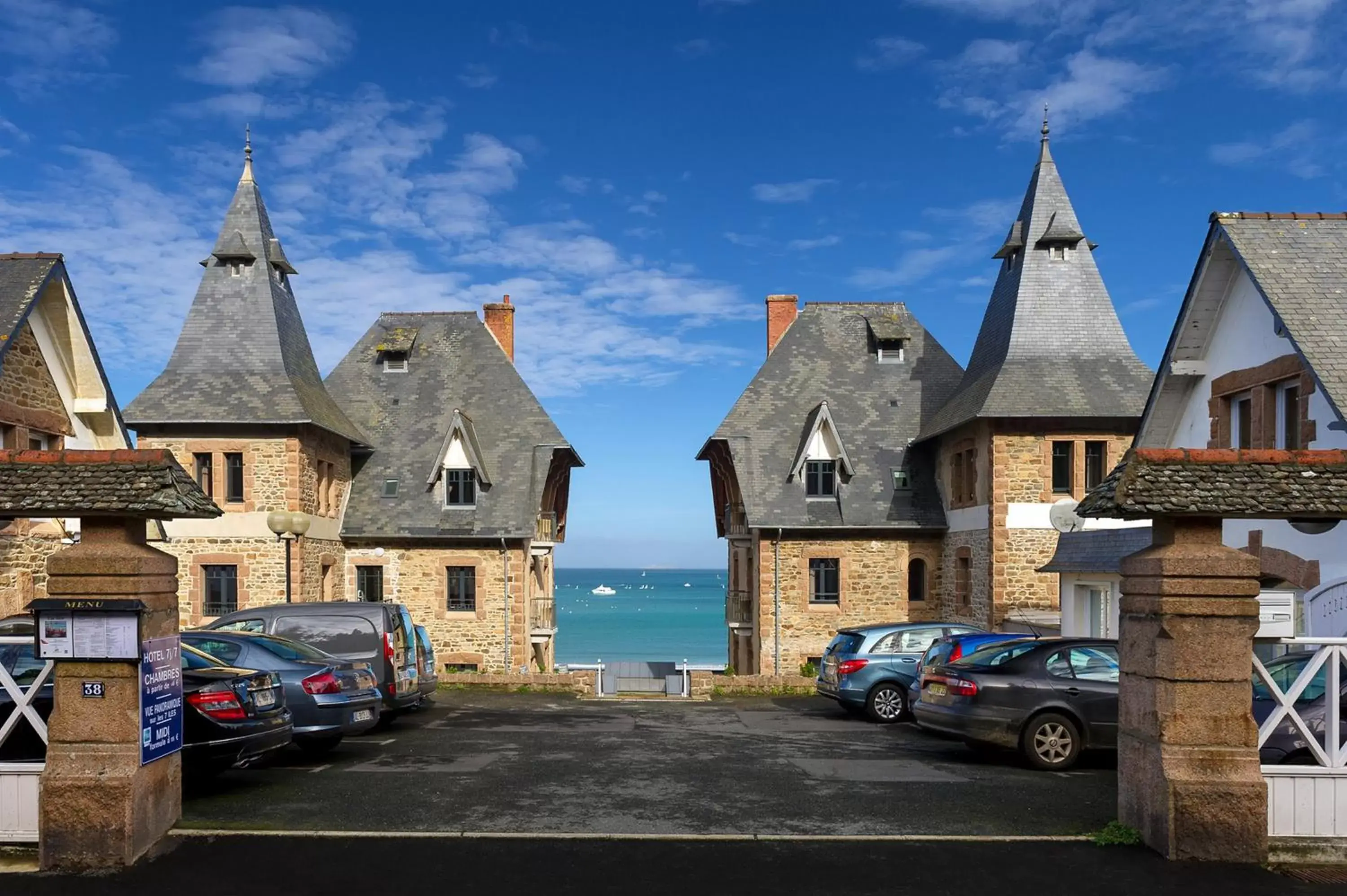 Facade/entrance, Property Building in Logis Hôtel Ker Mor