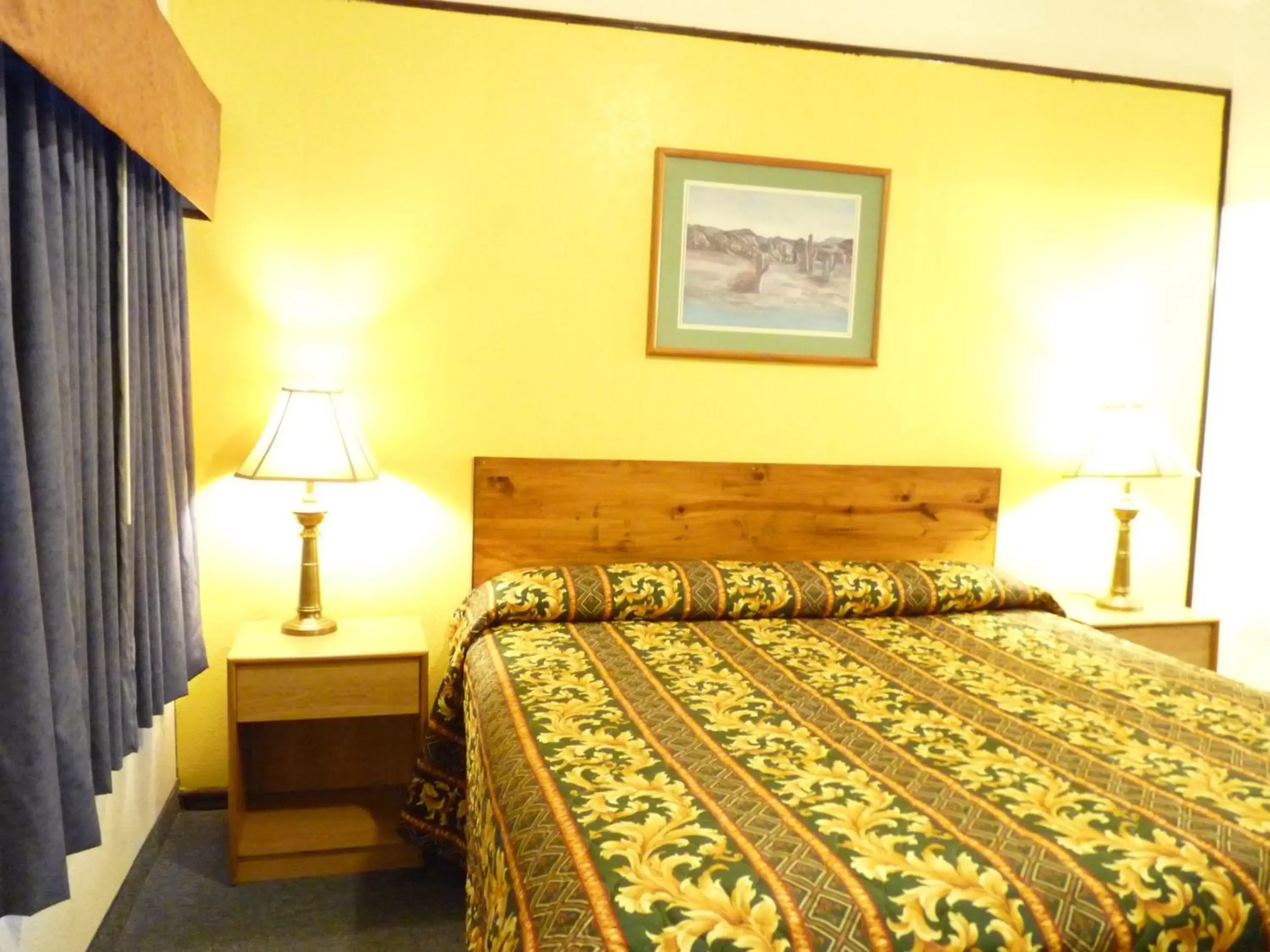 Photo of the whole room, Bed in Supai Motel