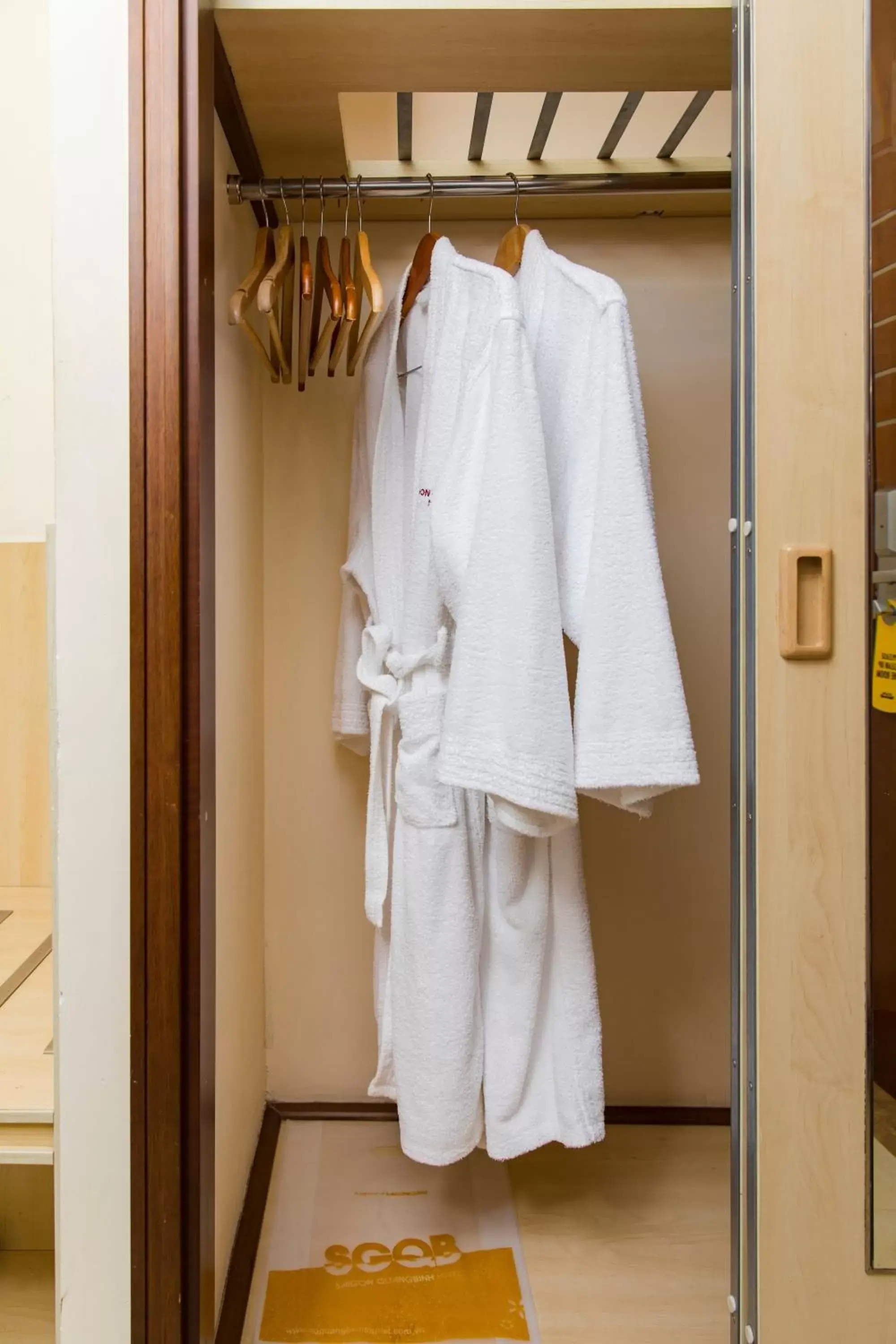 wardrobe, Bathroom in Sai Gon Quang Binh Hotel