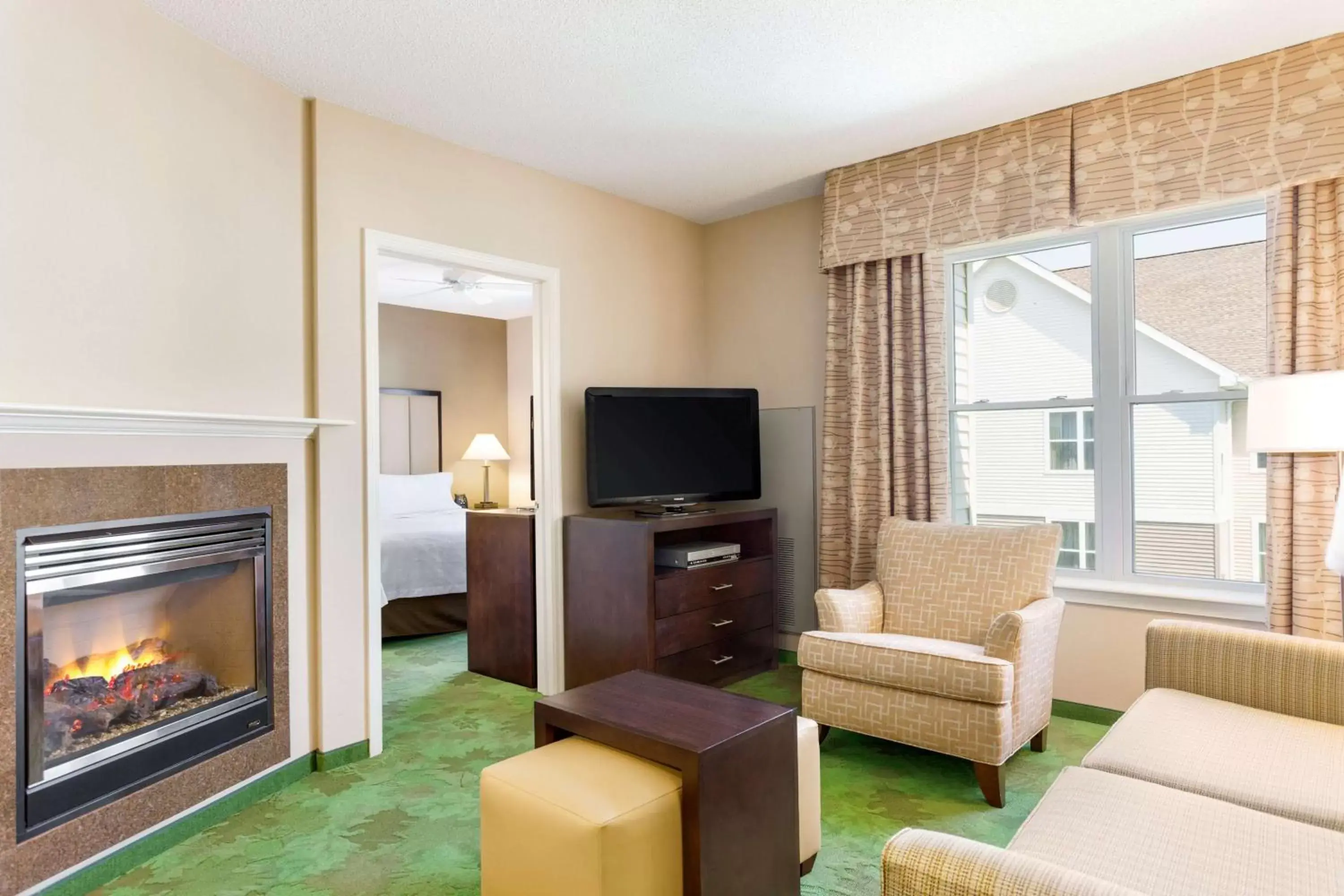 Living room, TV/Entertainment Center in Homewood Suites by Hilton Reading-Wyomissing