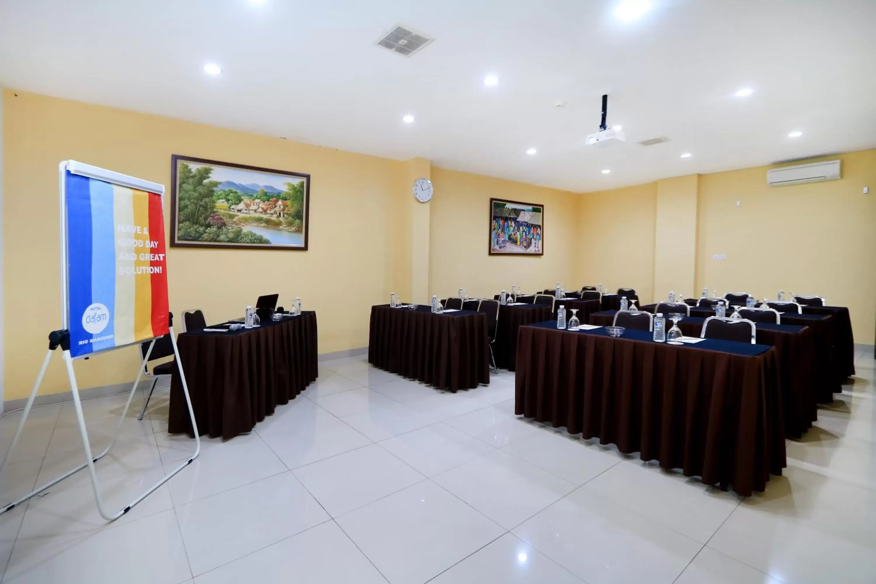 Meeting/conference room in Hotel Dafam Rio