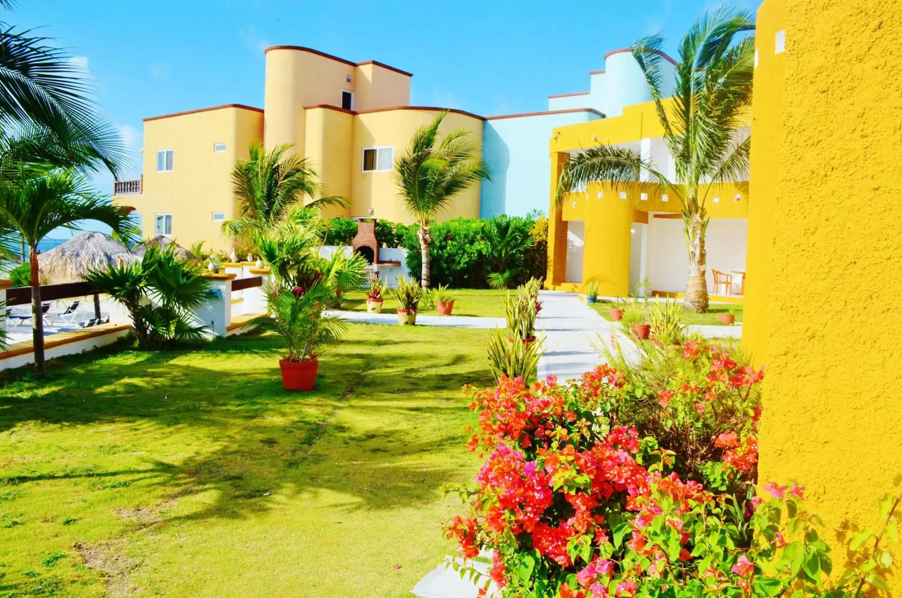 Garden, Property Building in Arrecifes Suites