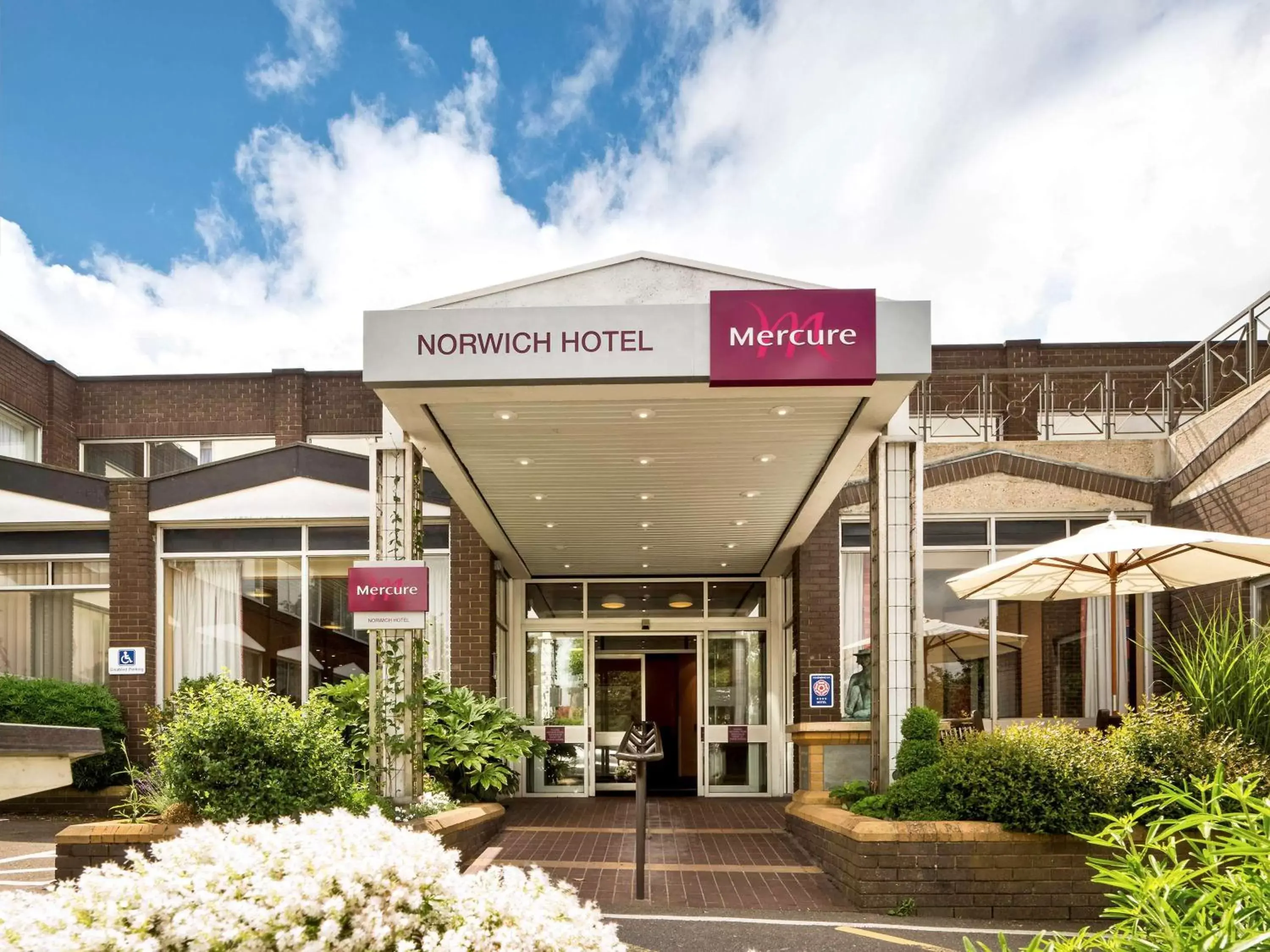 Property building in Mercure Norwich Hotel