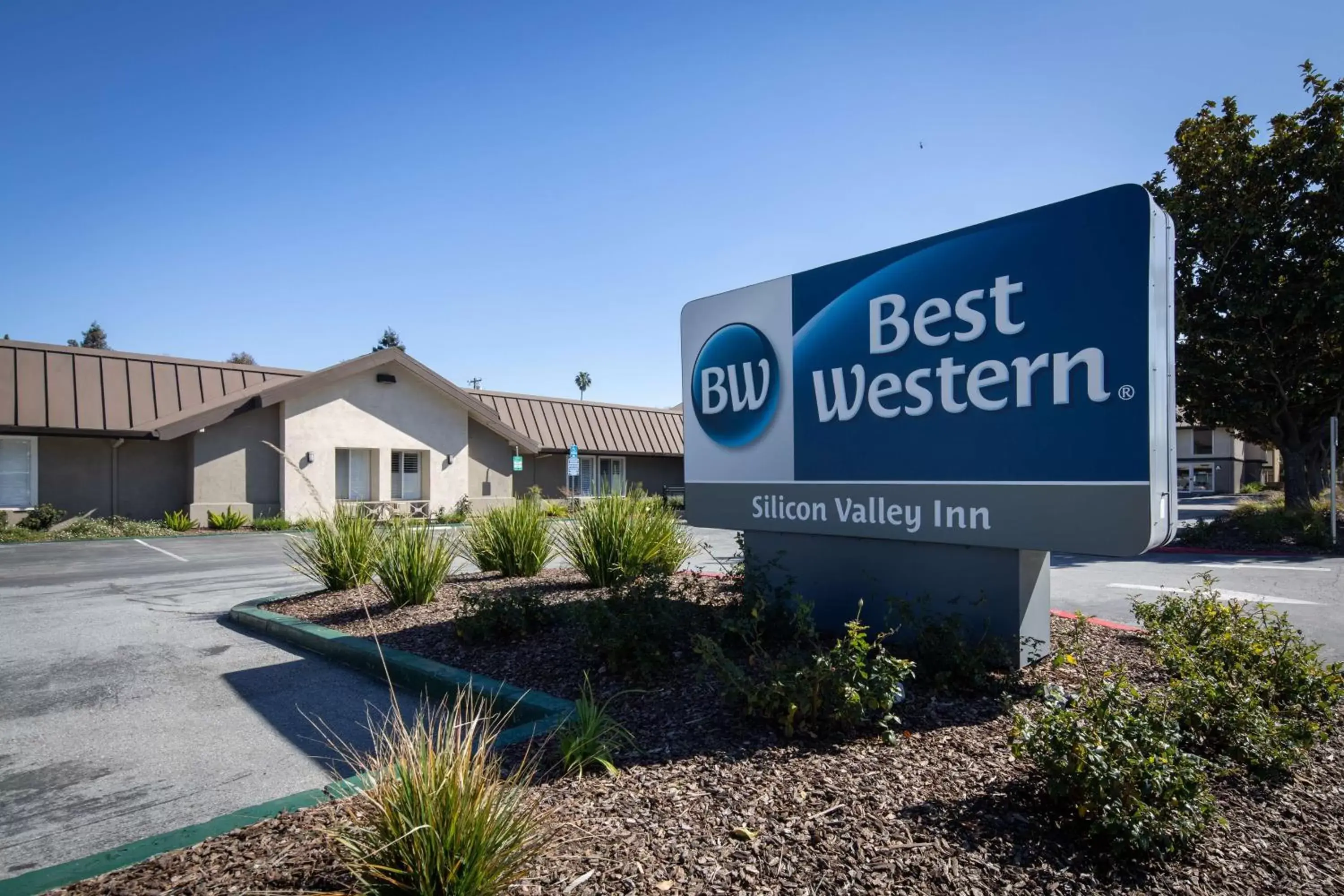 Property Building in Best Western Silicon Valley Inn