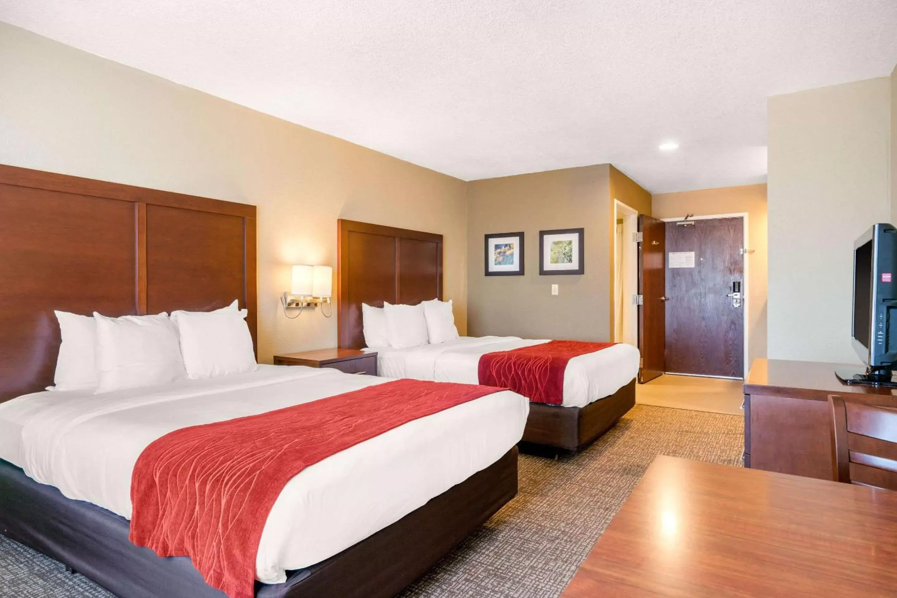 Photo of the whole room in Comfort Inn Lathrop Stockton Airport
