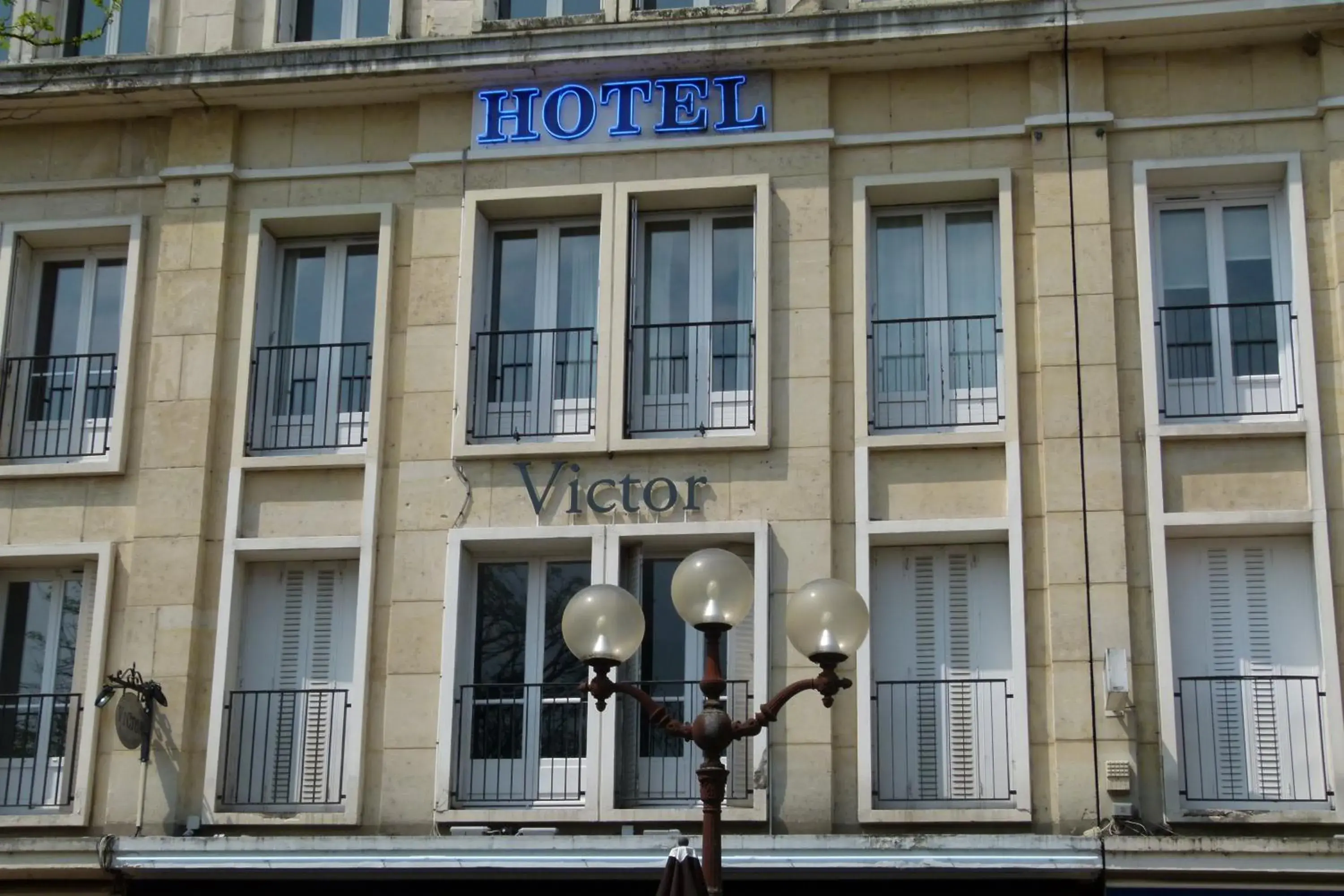 Facade/entrance, Property Building in Hôtel Victor