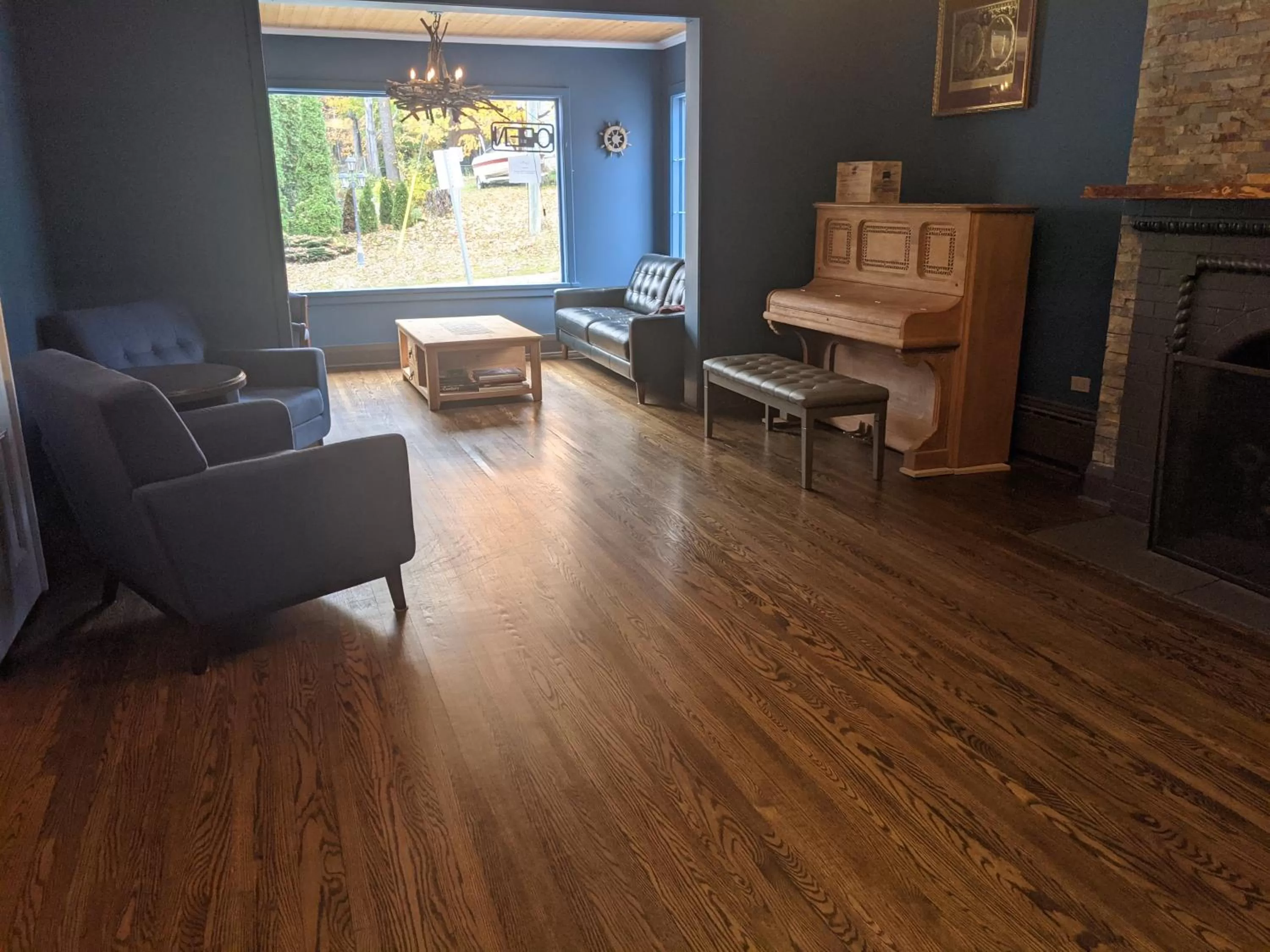 Seating area in Inn at the Falls