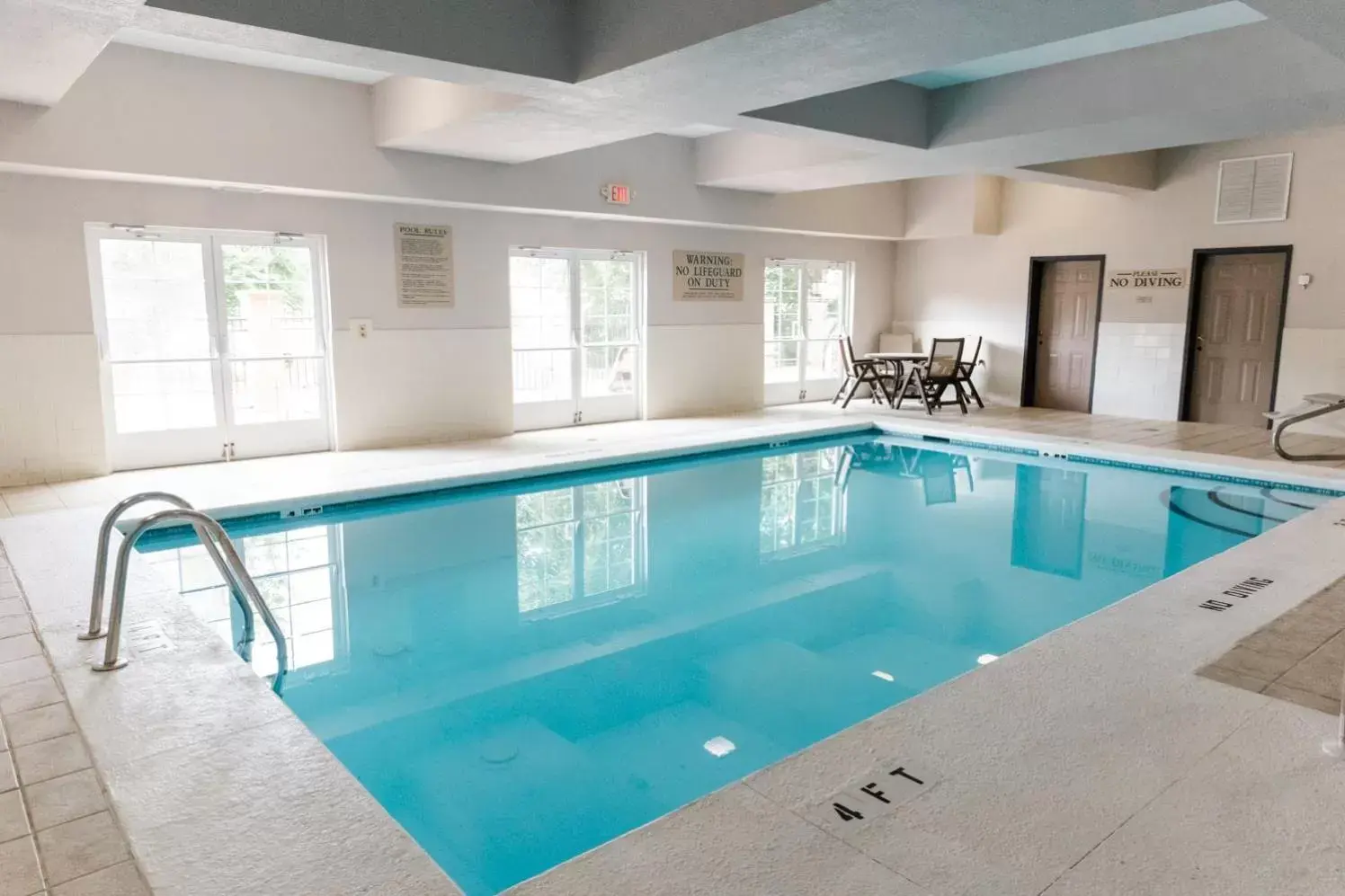 Swimming Pool in Country Inn & Suites by Radisson, Helen, GA