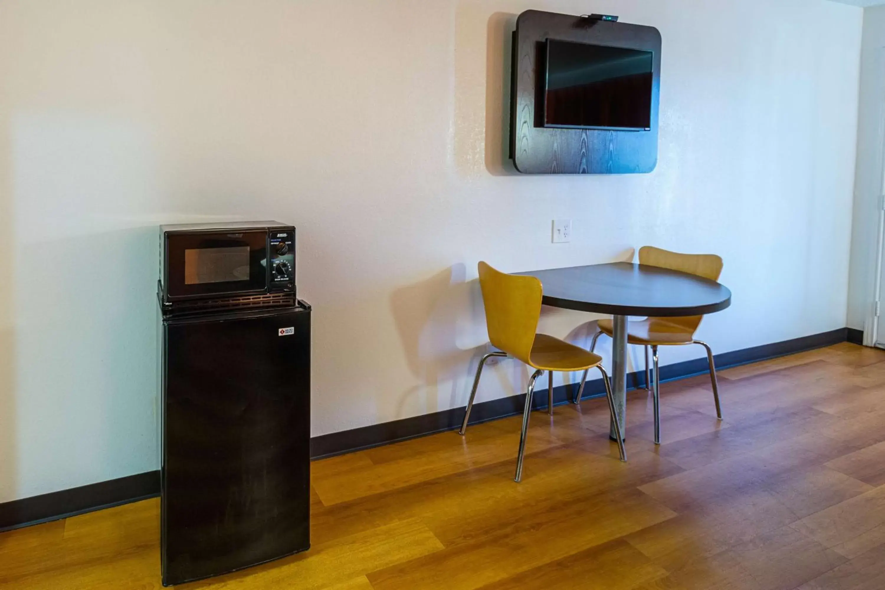 TV and multimedia, TV/Entertainment Center in Motel 6-Waxahachie, TX