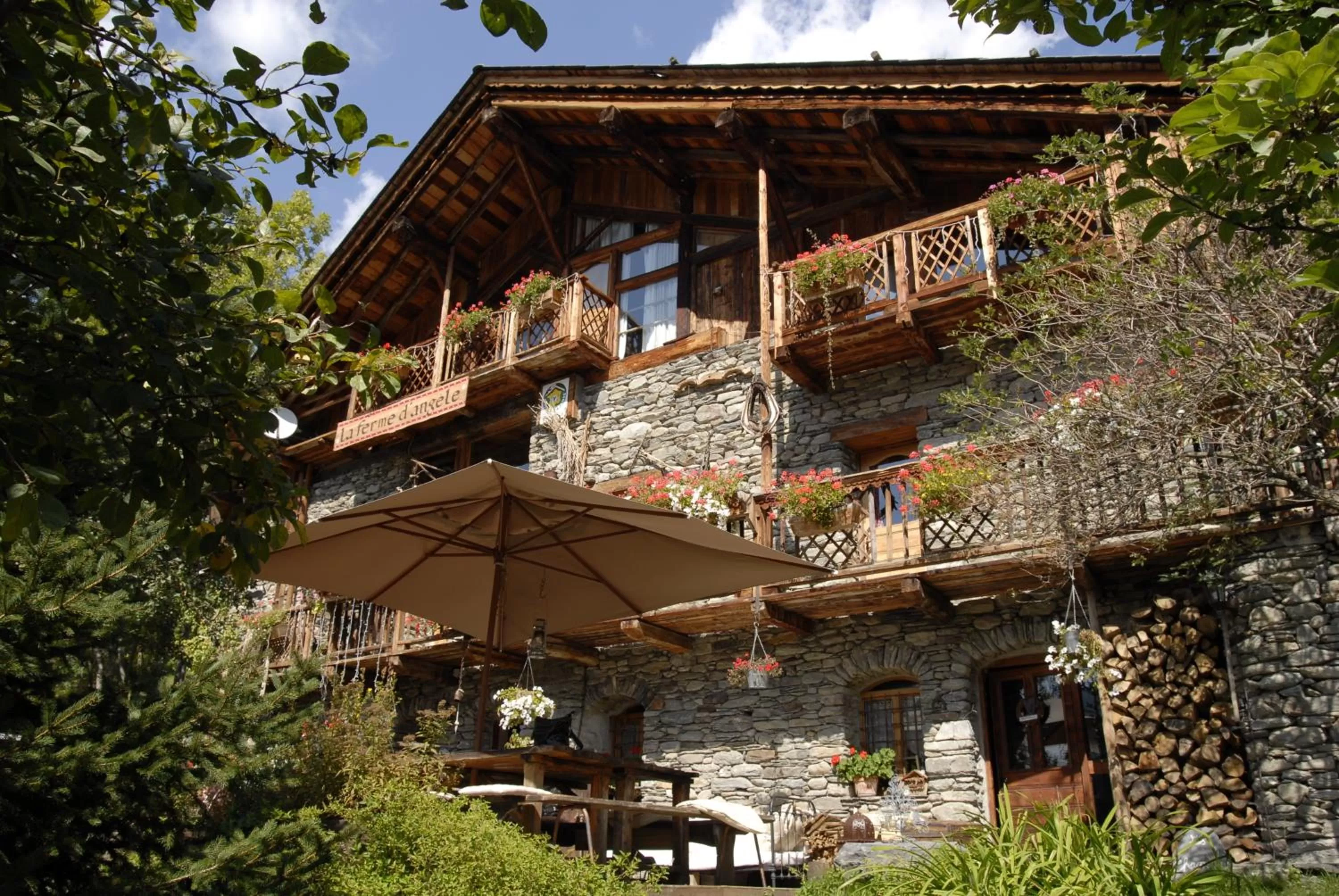 Facade/entrance, Property Building in La Ferme d'Angele