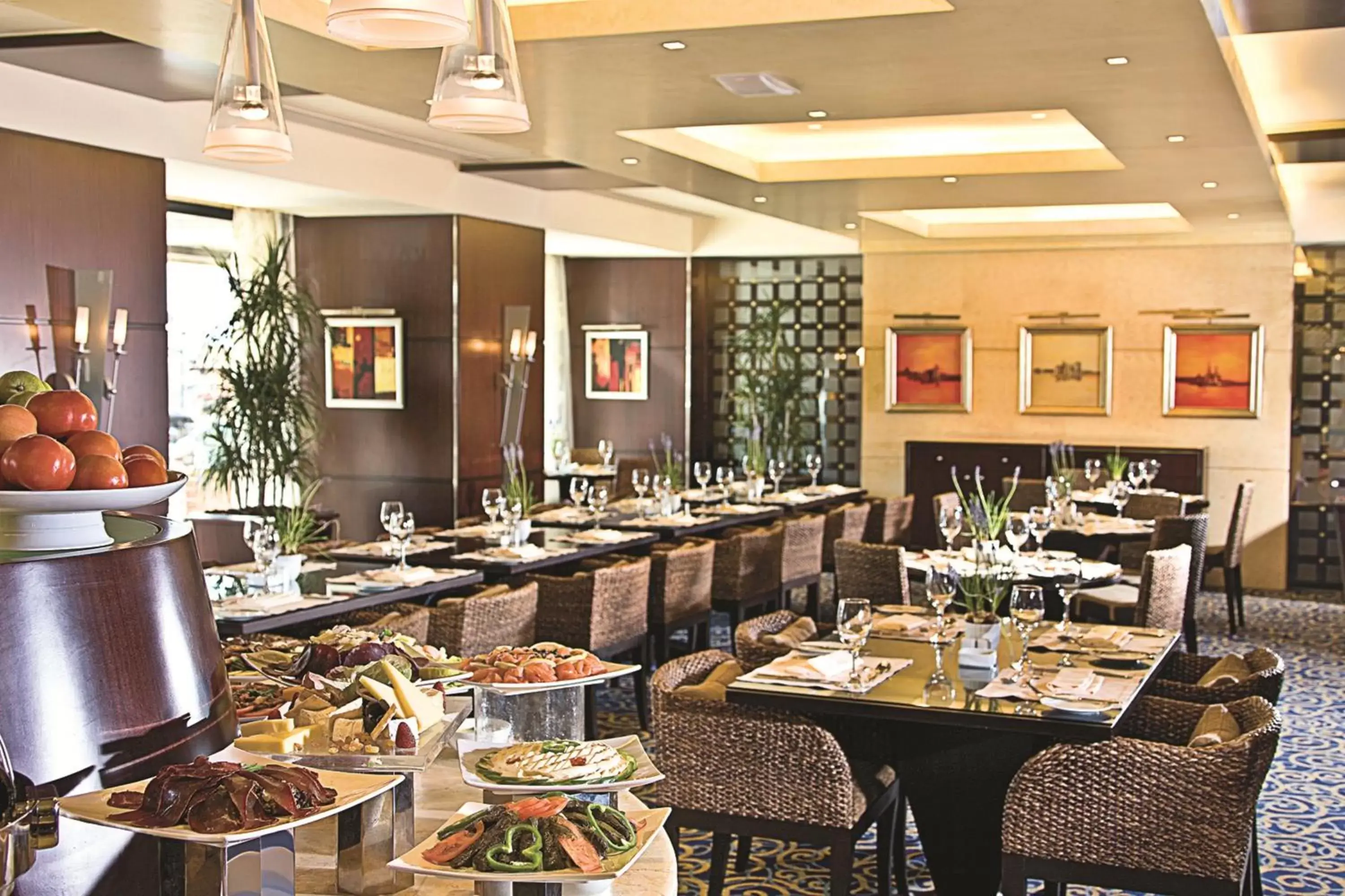 Restaurant/Places to Eat in Raouche Arjaan by Rotana