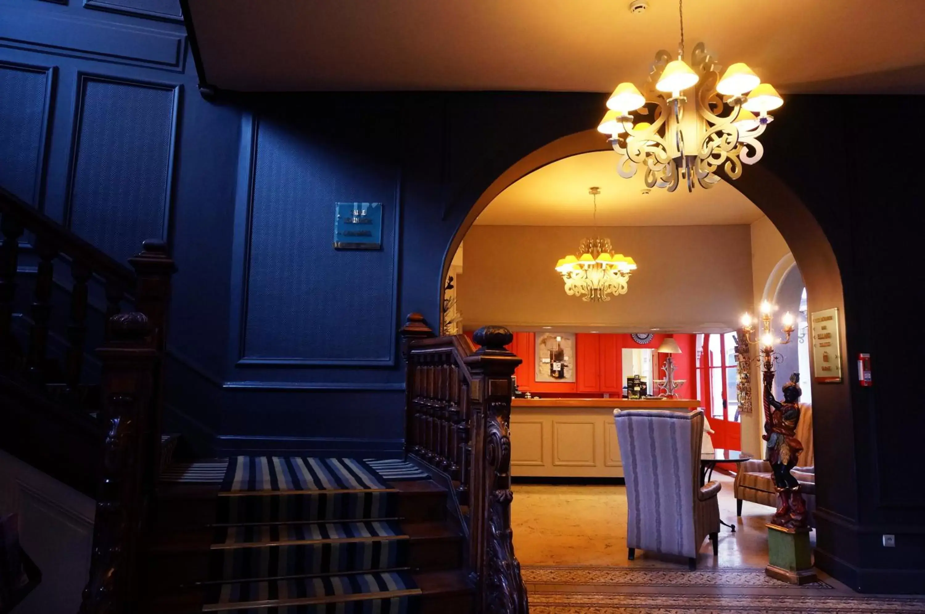 Lobby or reception in LOGIS Hôtel de Bourgogne - Mâcon