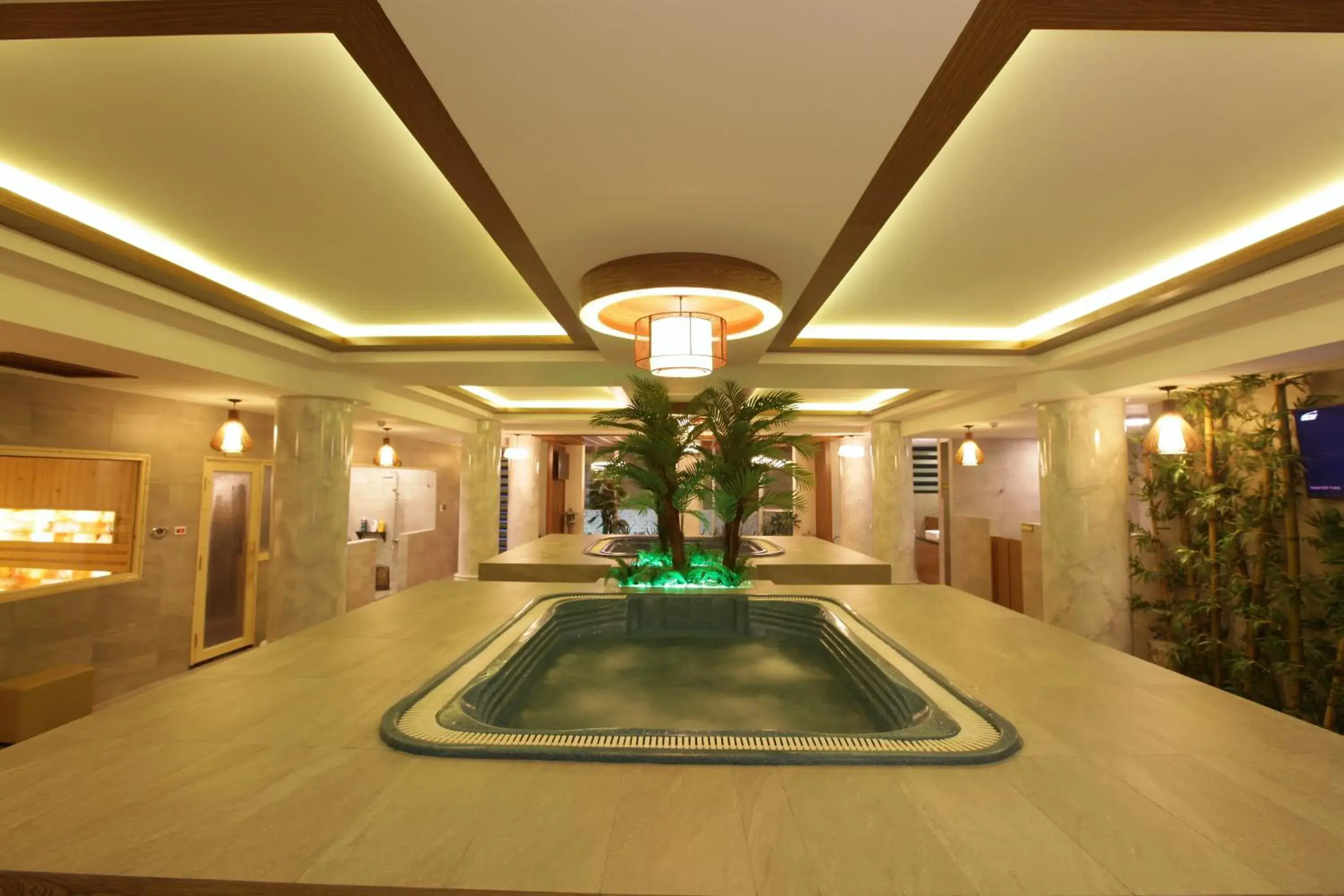 Solarium, Swimming Pool in Minh Tam Hotel & Spa 3/2