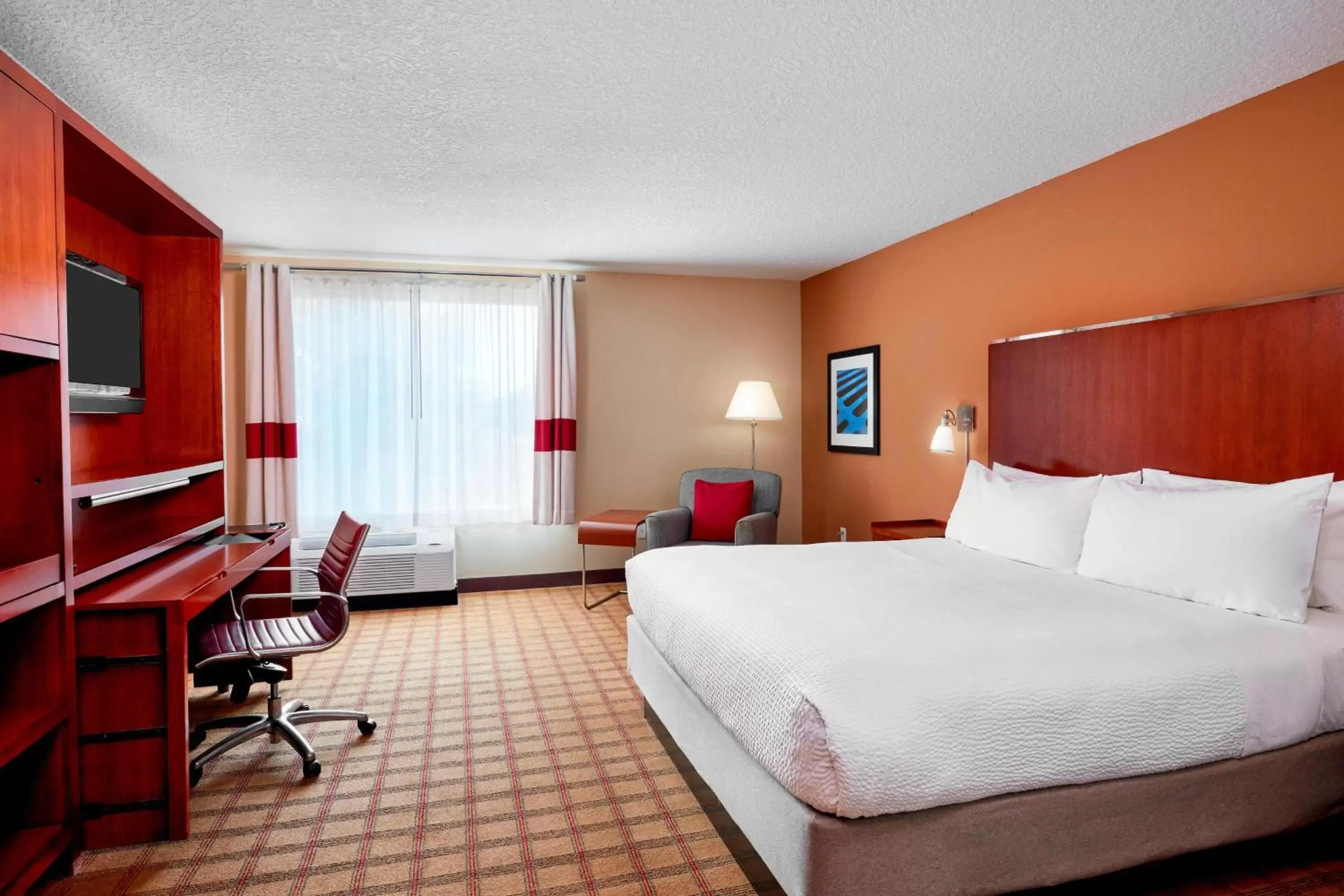 Photo of the whole room in Four Points by Sheraton Jacksonville Baymeadows