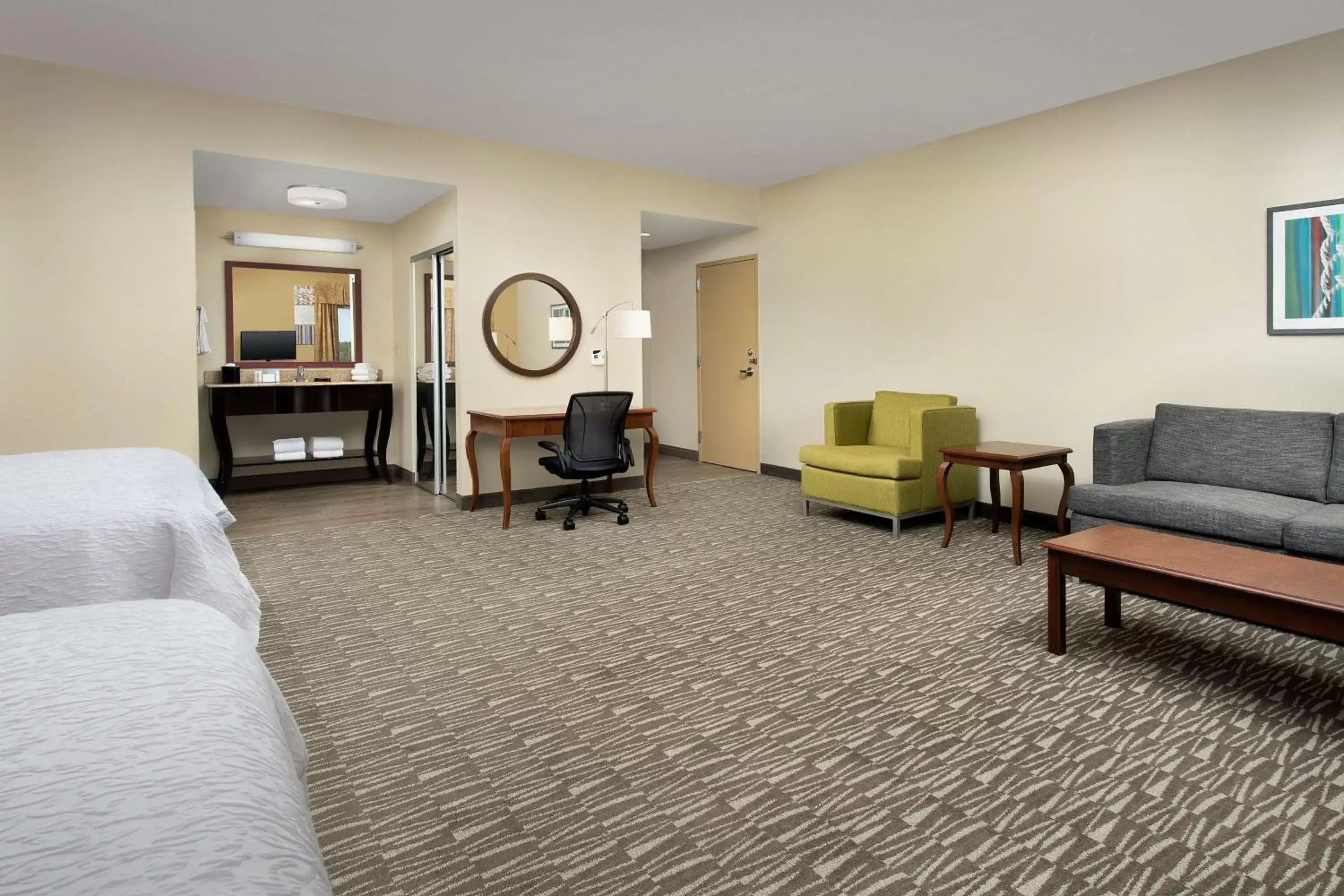 Bedroom, Seating Area in Hampton Inn & Suites Lakeland-South Polk Parkway