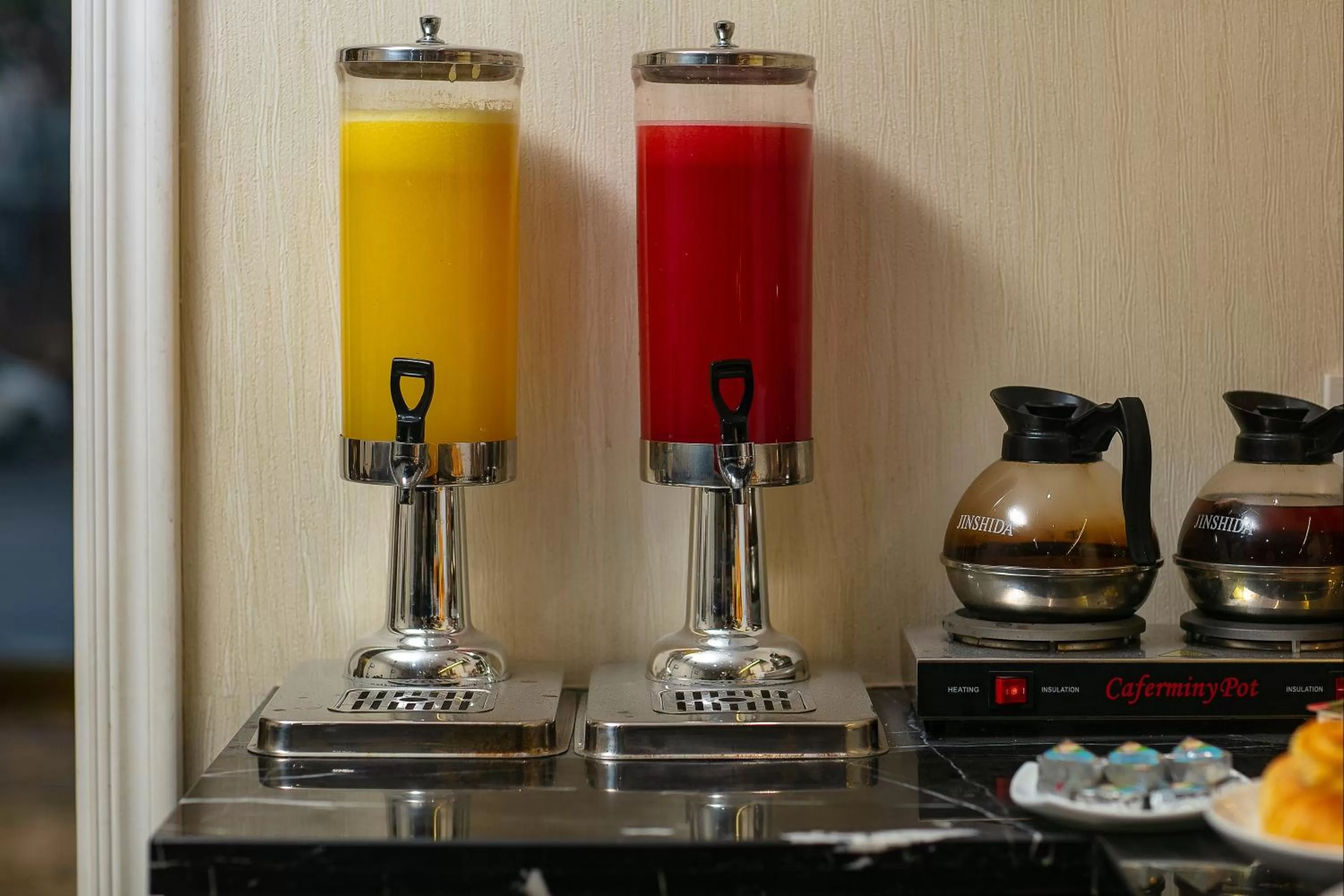 Coffee/tea facilities in San Palace Hotel & Rooftop