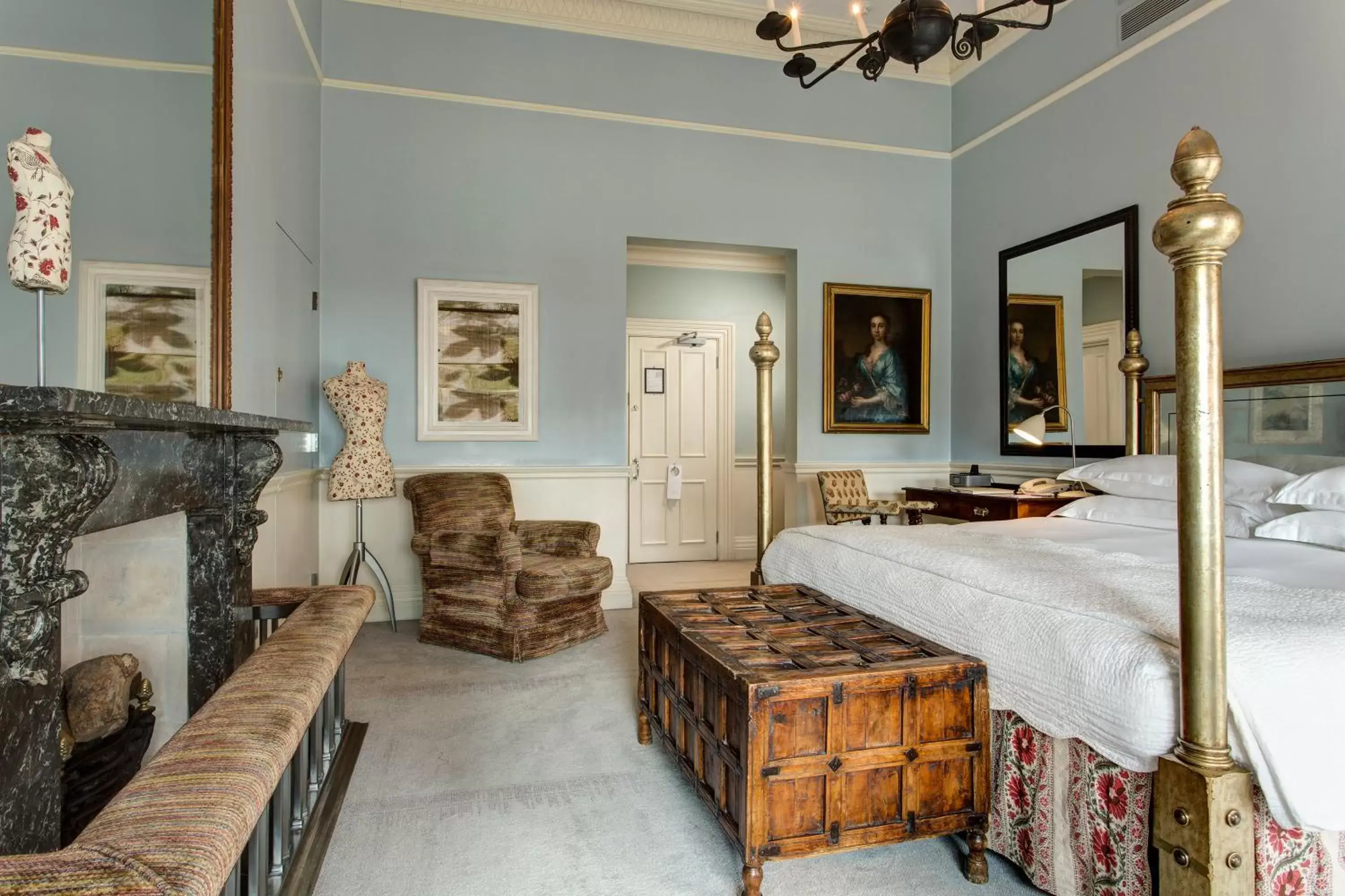 Bedroom in The Pelham London - Starhotels Collezione