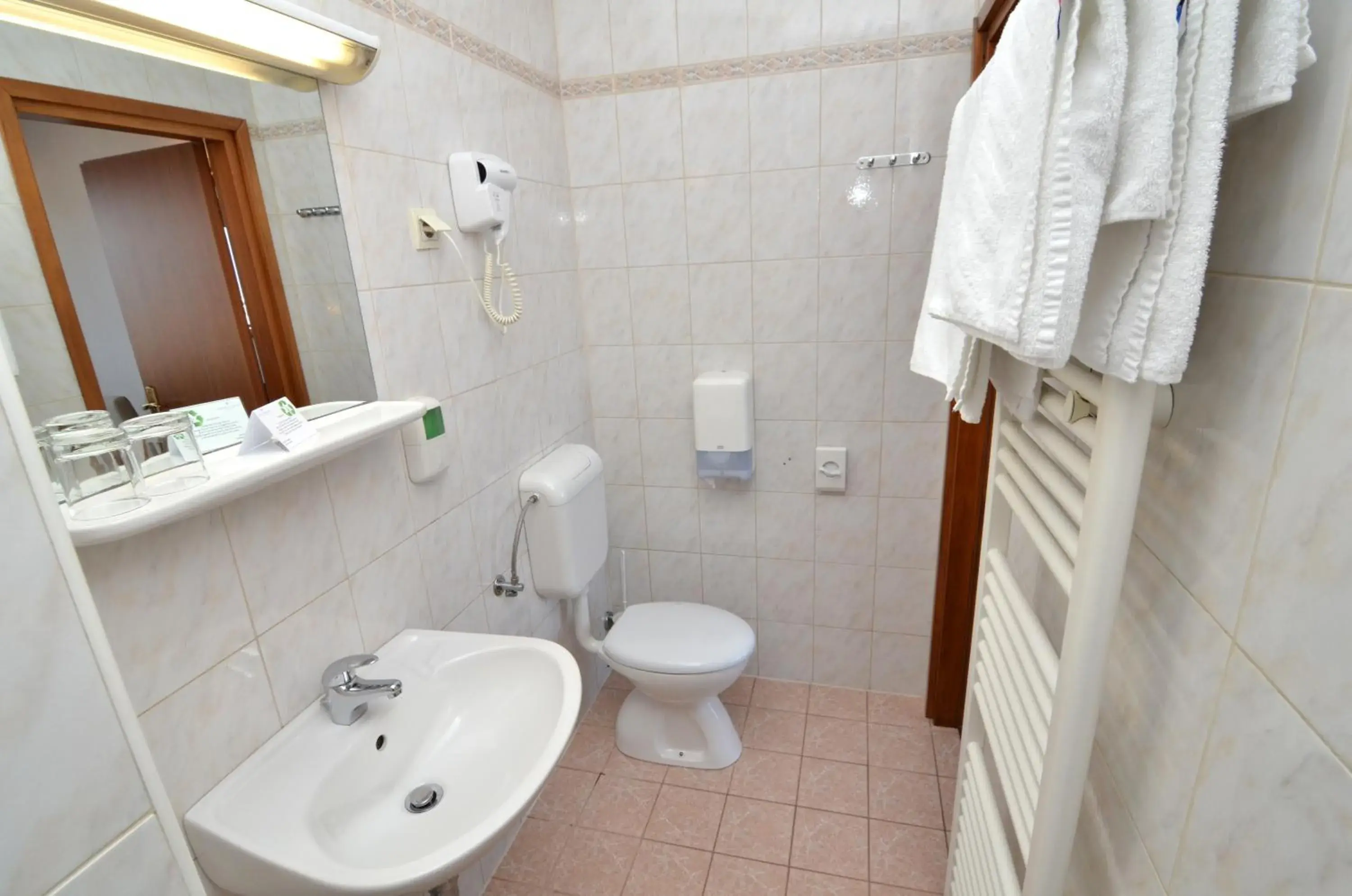 Bathroom in Hotel Neboder