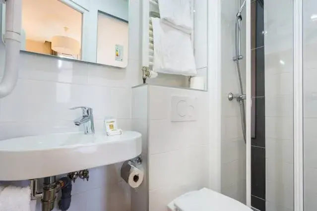 Bathroom in Bonséjour Montmartre