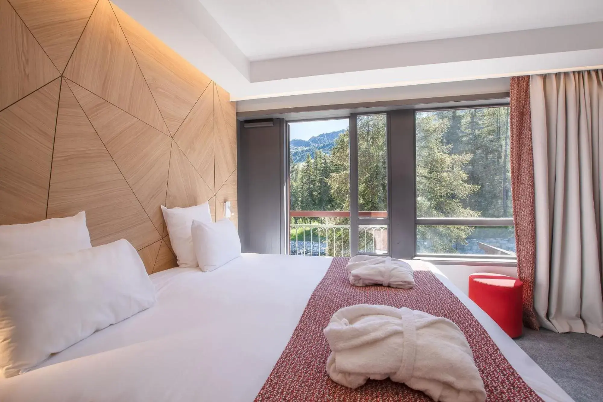 Bedroom, Bed in Altezza - Arc 1800 Hotel & Spa - ex Mercure Bedroom, Bed in Altezza - Arc 1800 Hotel & Spa - ex Mercure