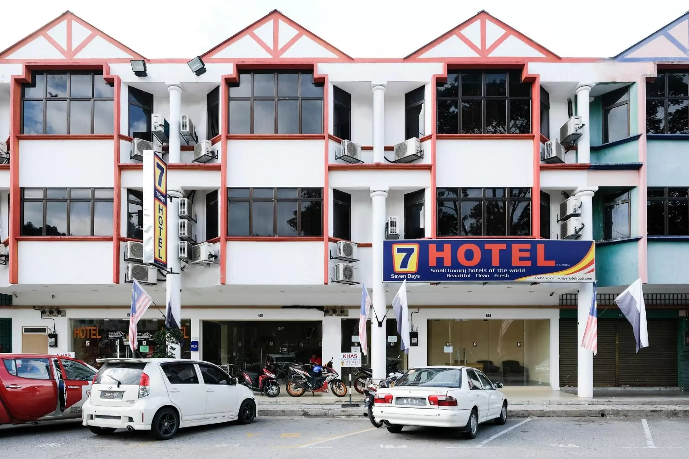 Facade/entrance, Property Building in Super OYO 635 Seven Days Hotel