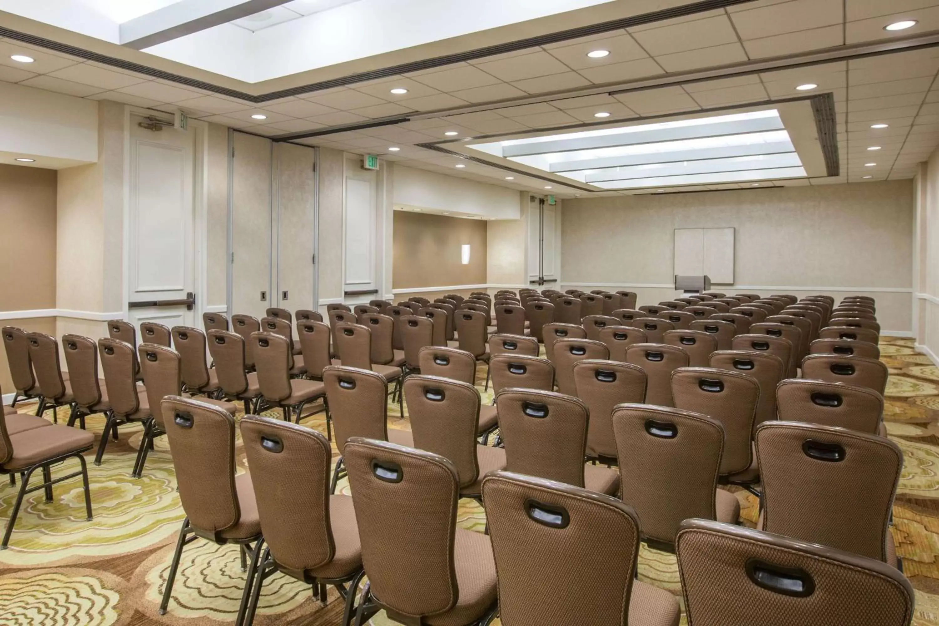 Meeting/conference room in Sonesta Los Angeles Airport LAX
