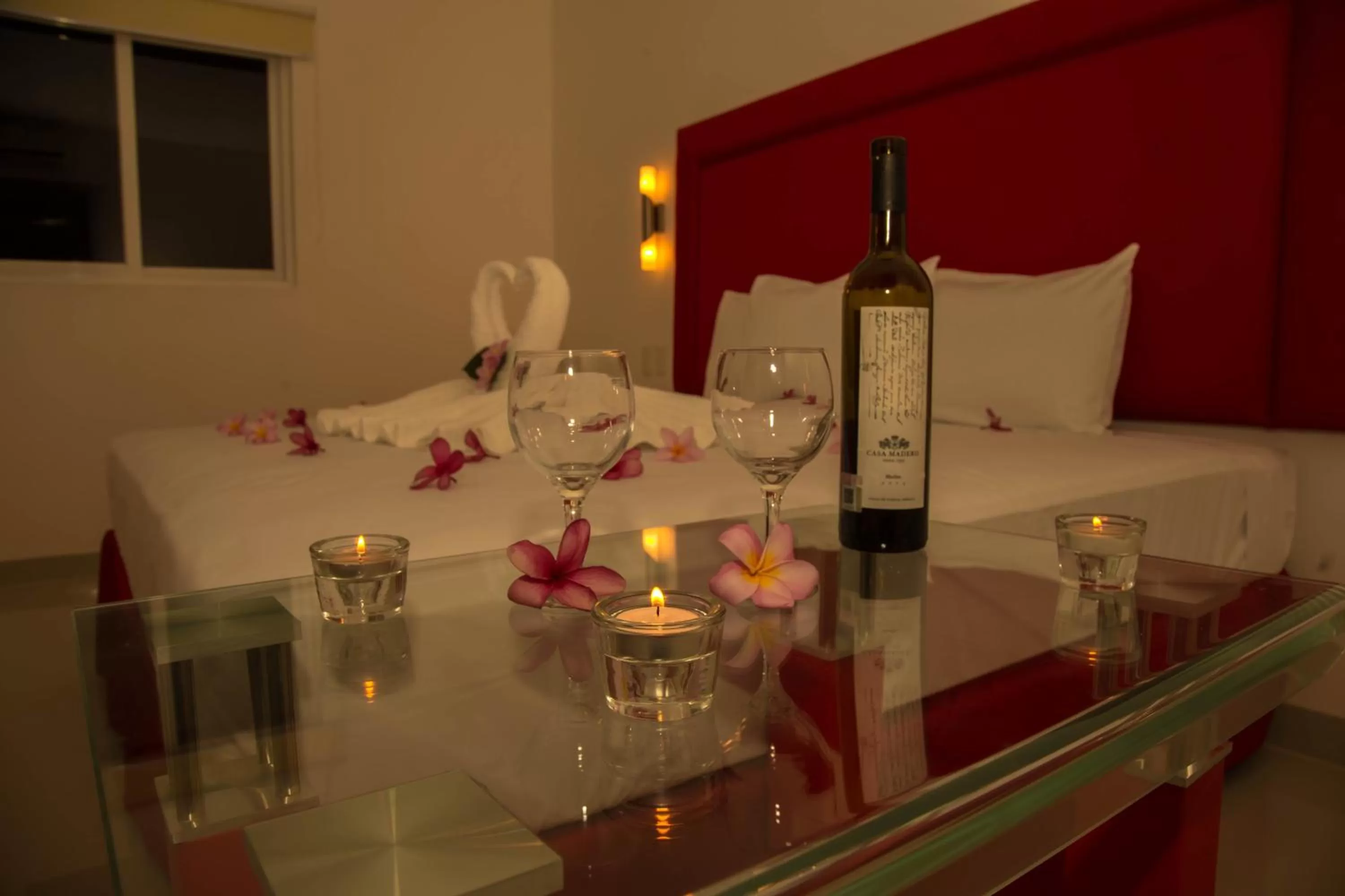 Alcoholic drinks, Bed in Hotel Zar Merida