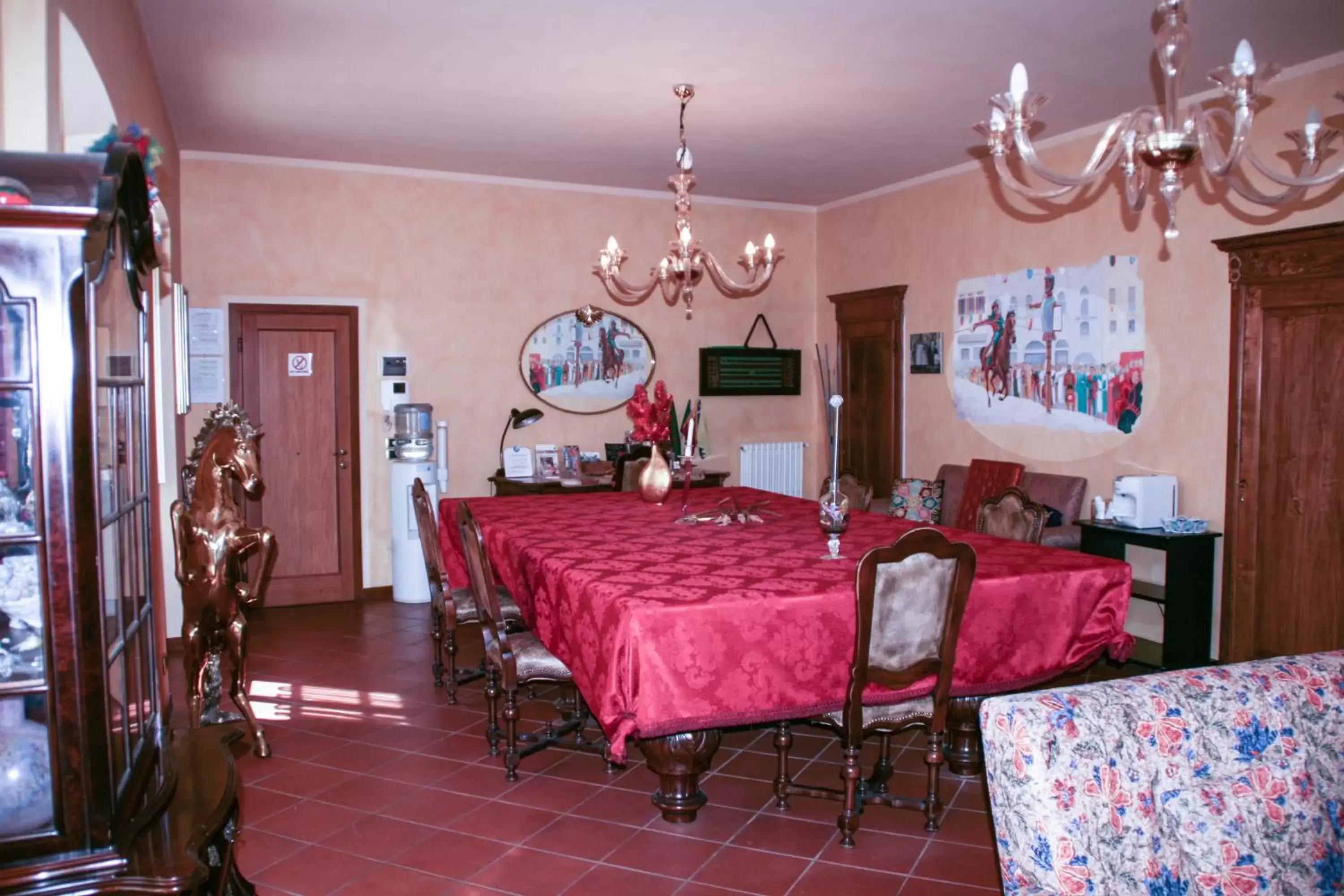 Communal lounge/ TV room in Antica Cittadella B&B
