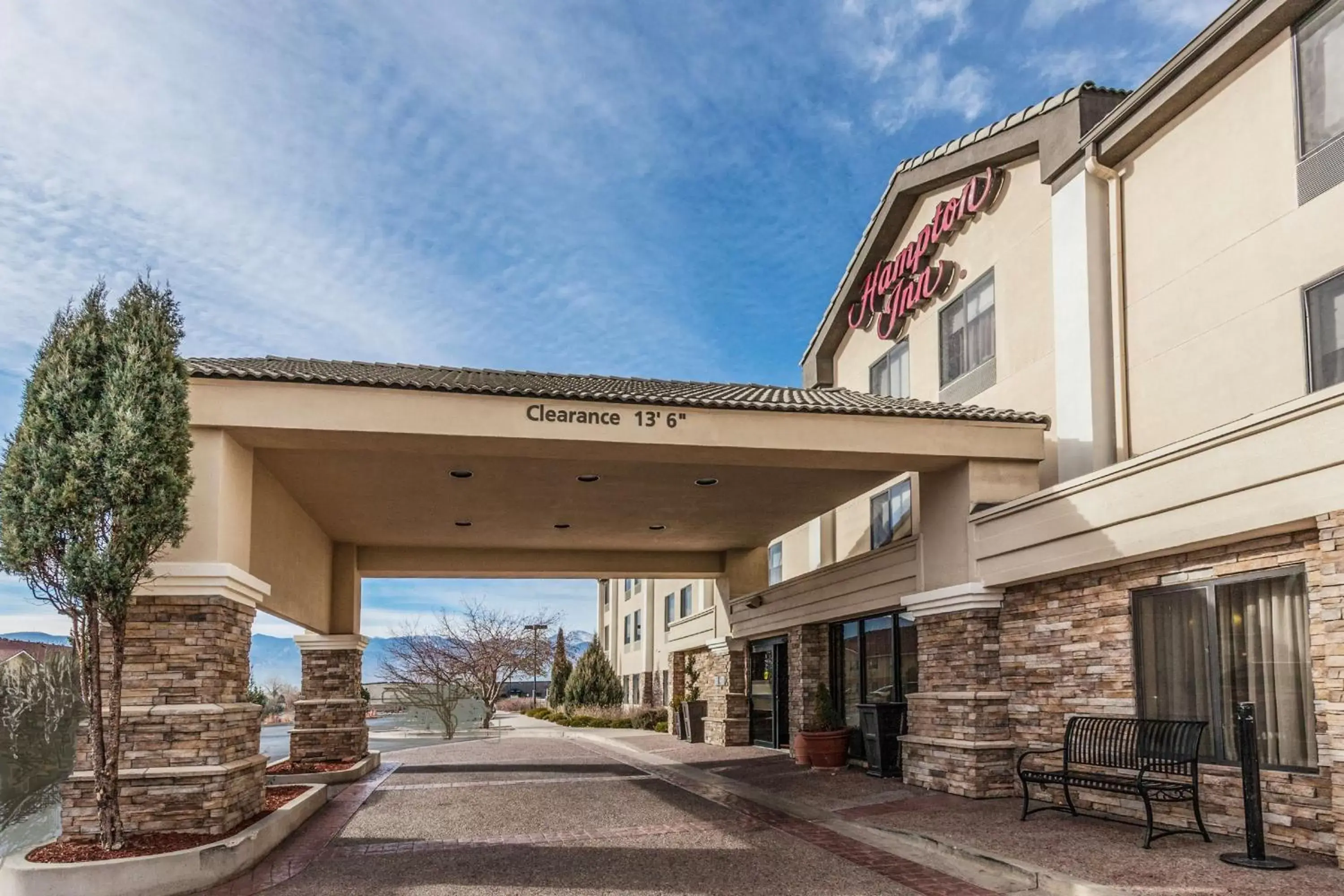 Property Building in Hampton Inn Colorado Springs-Airport