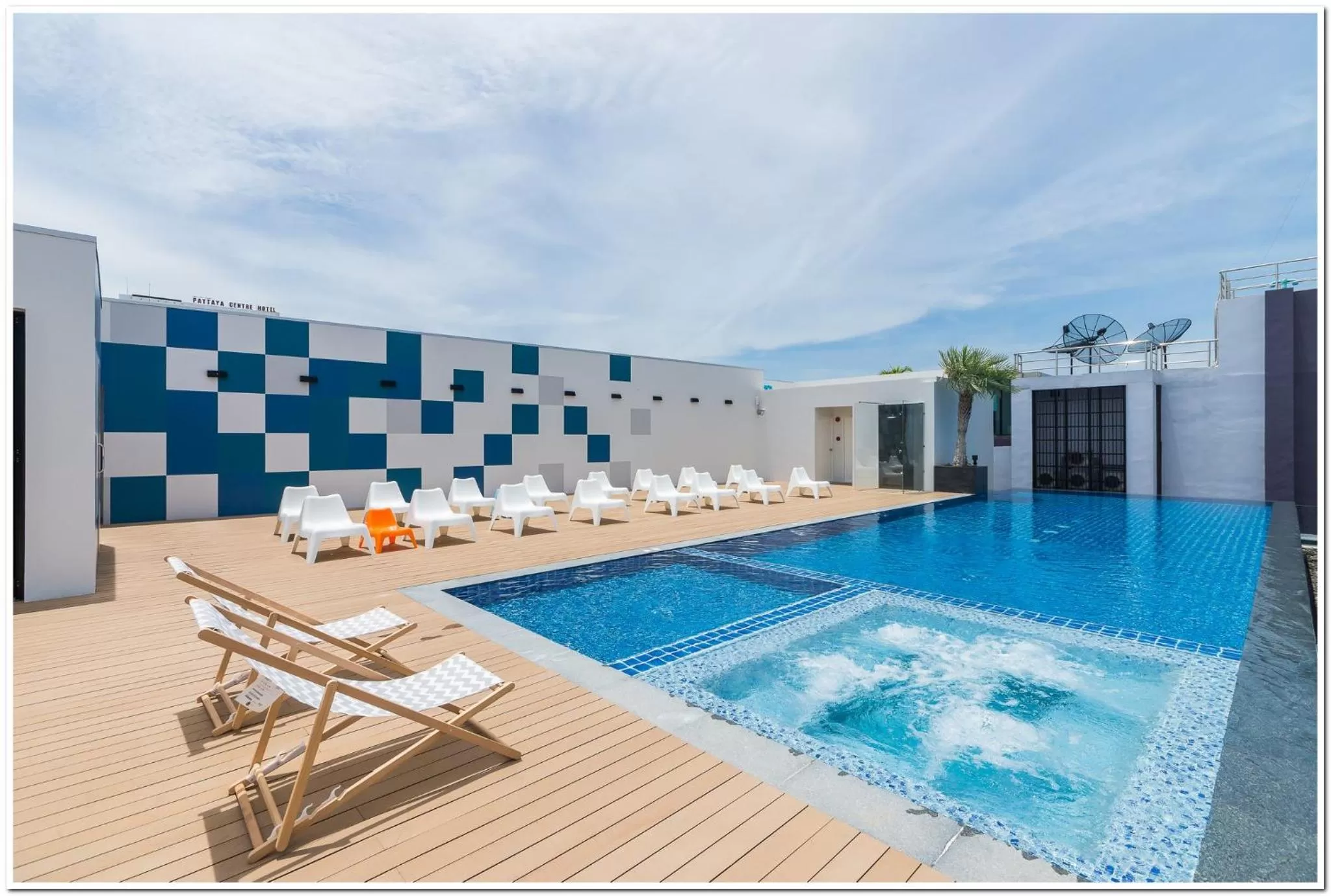 Swimming Pool in Sea Me Spring Tree Hotel